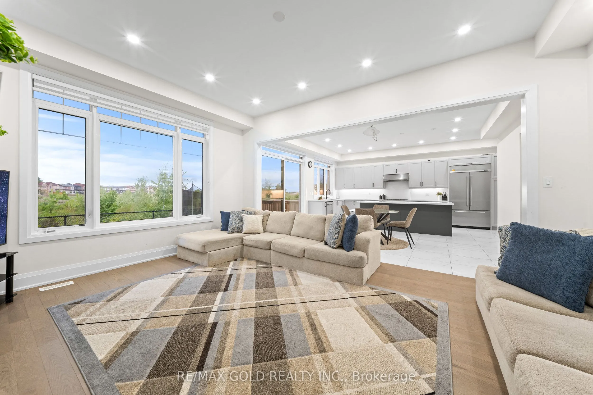 4 Madawaska Road
