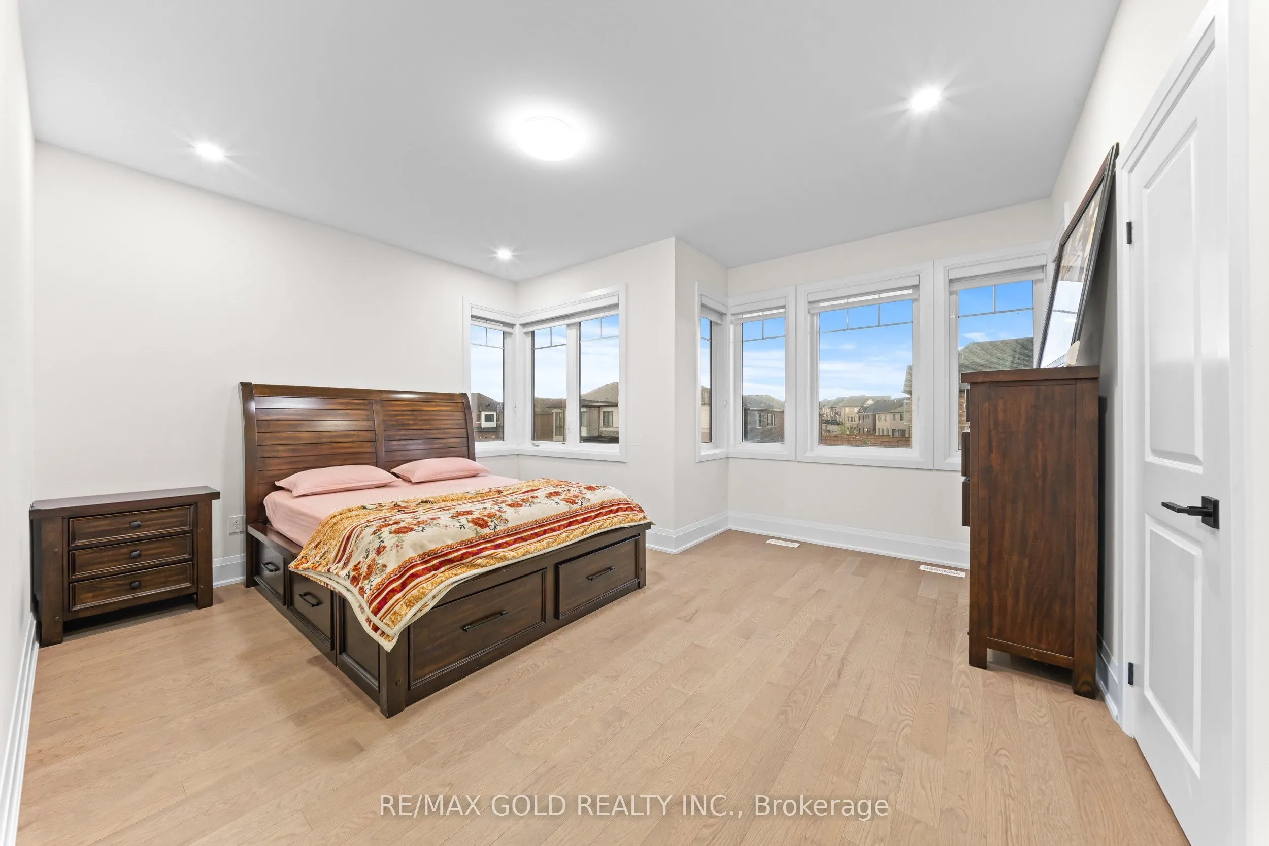 4 Madawaska Road