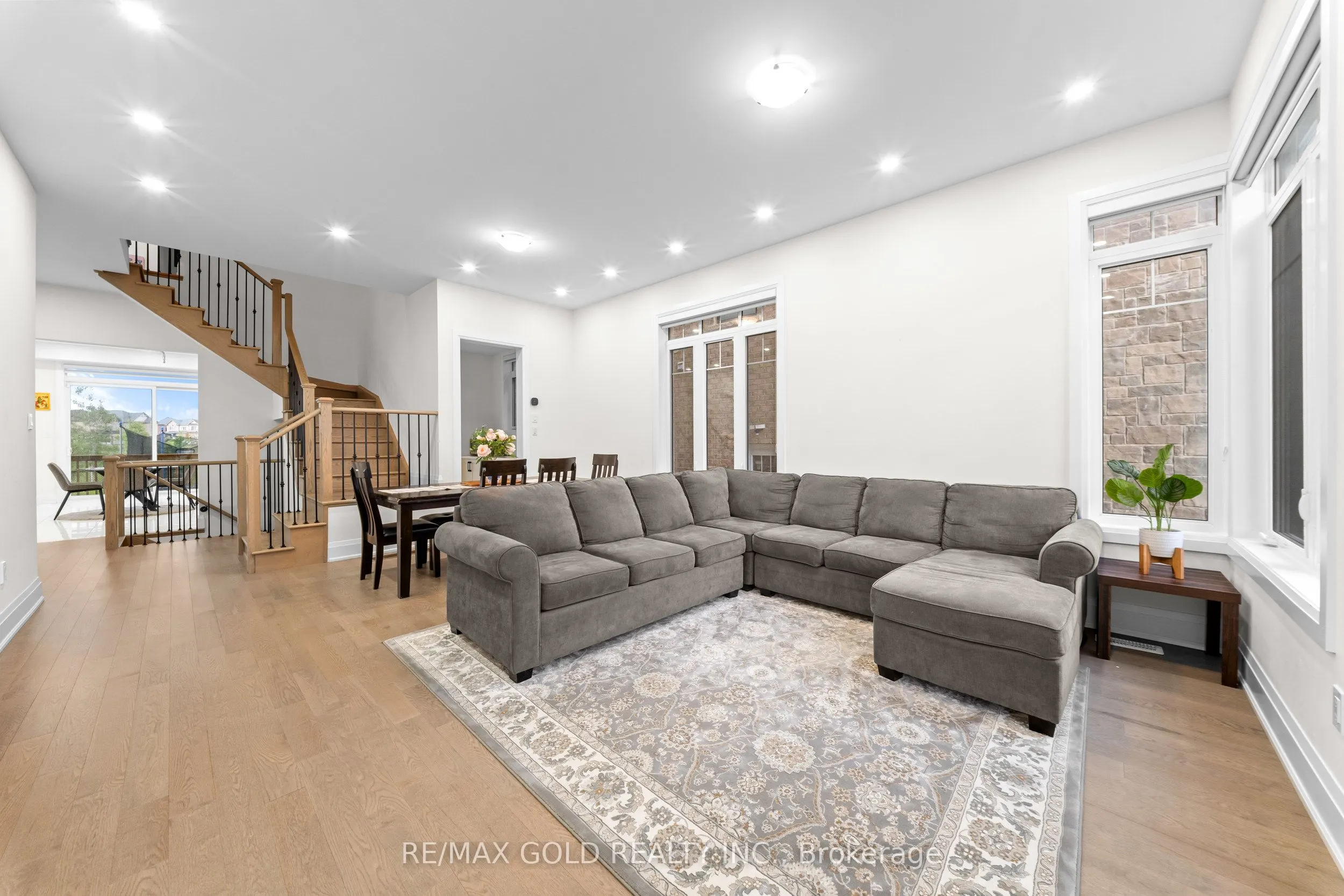 4 Madawaska Road