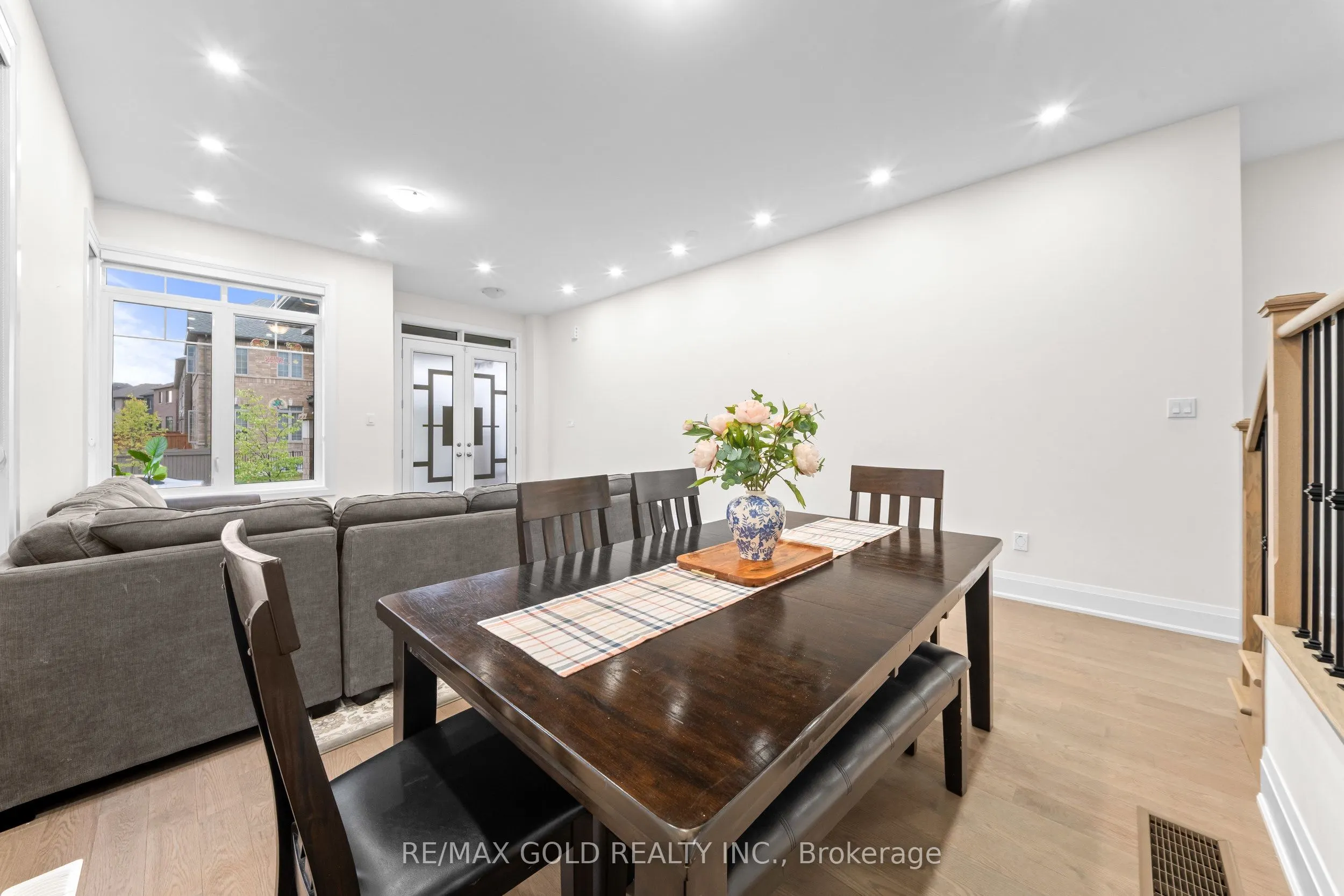 4 Madawaska Road