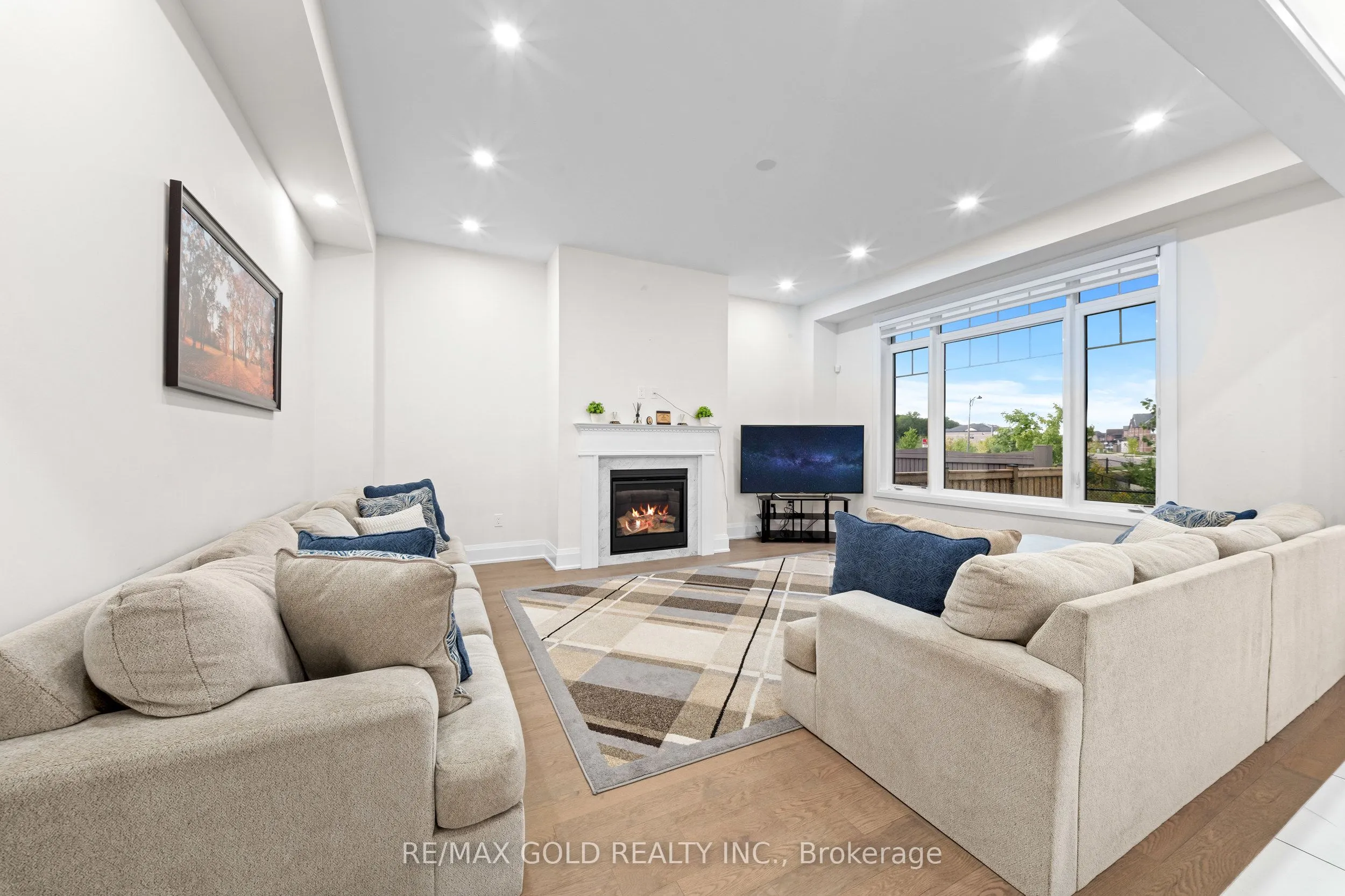 4 Madawaska Road