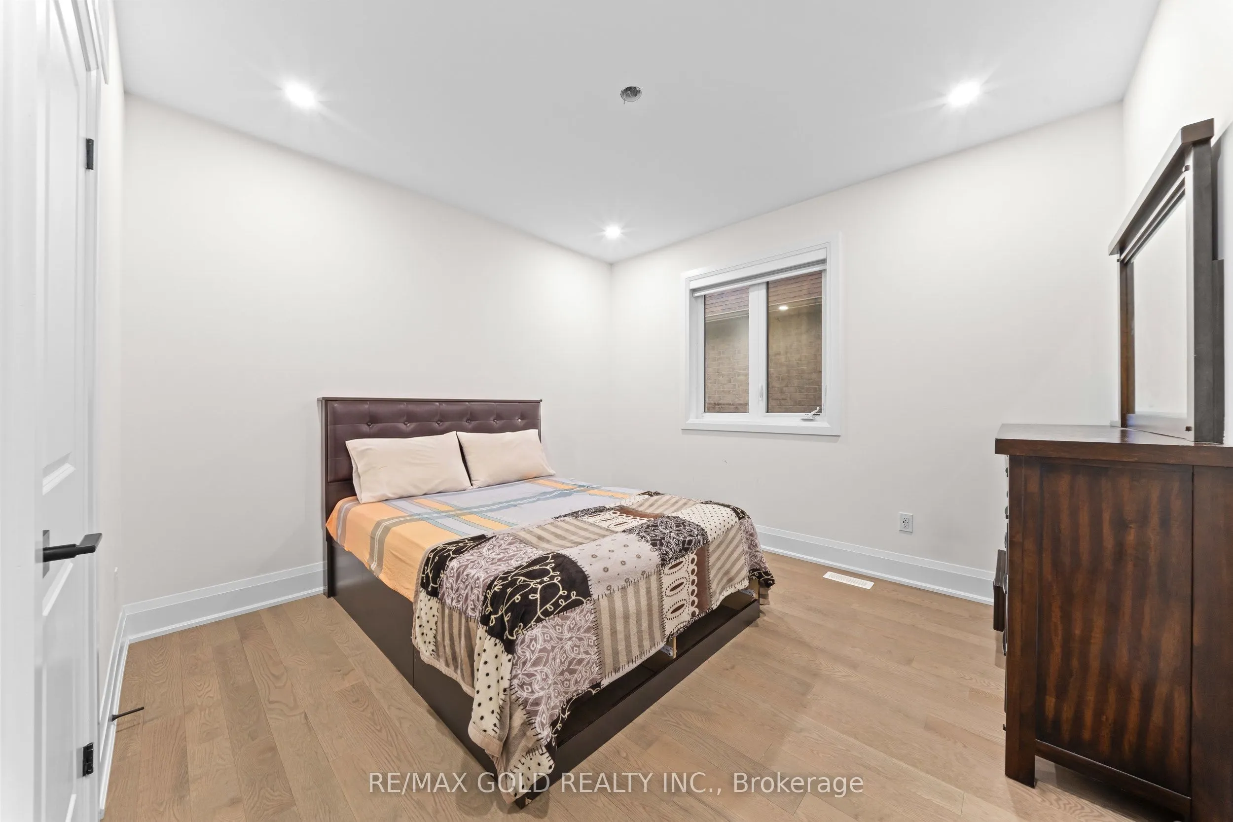 4 Madawaska Road