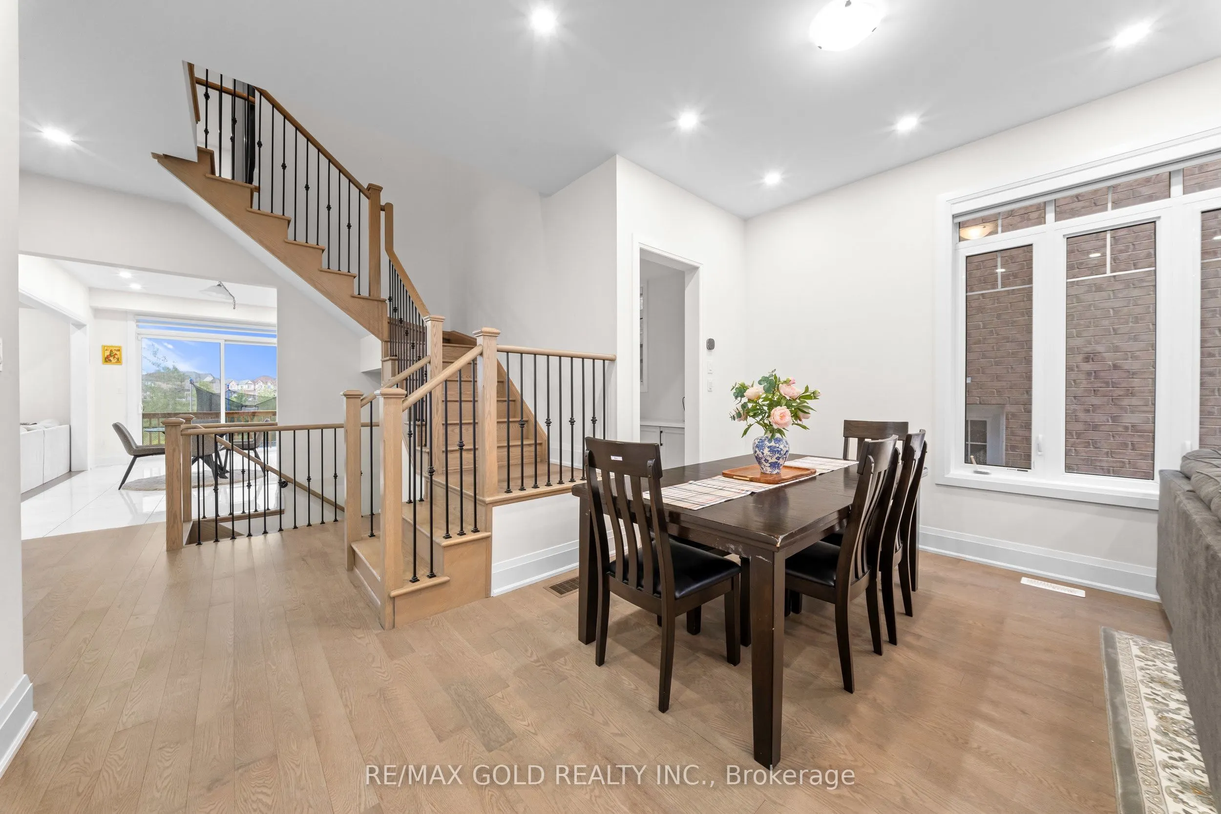 4 Madawaska Road