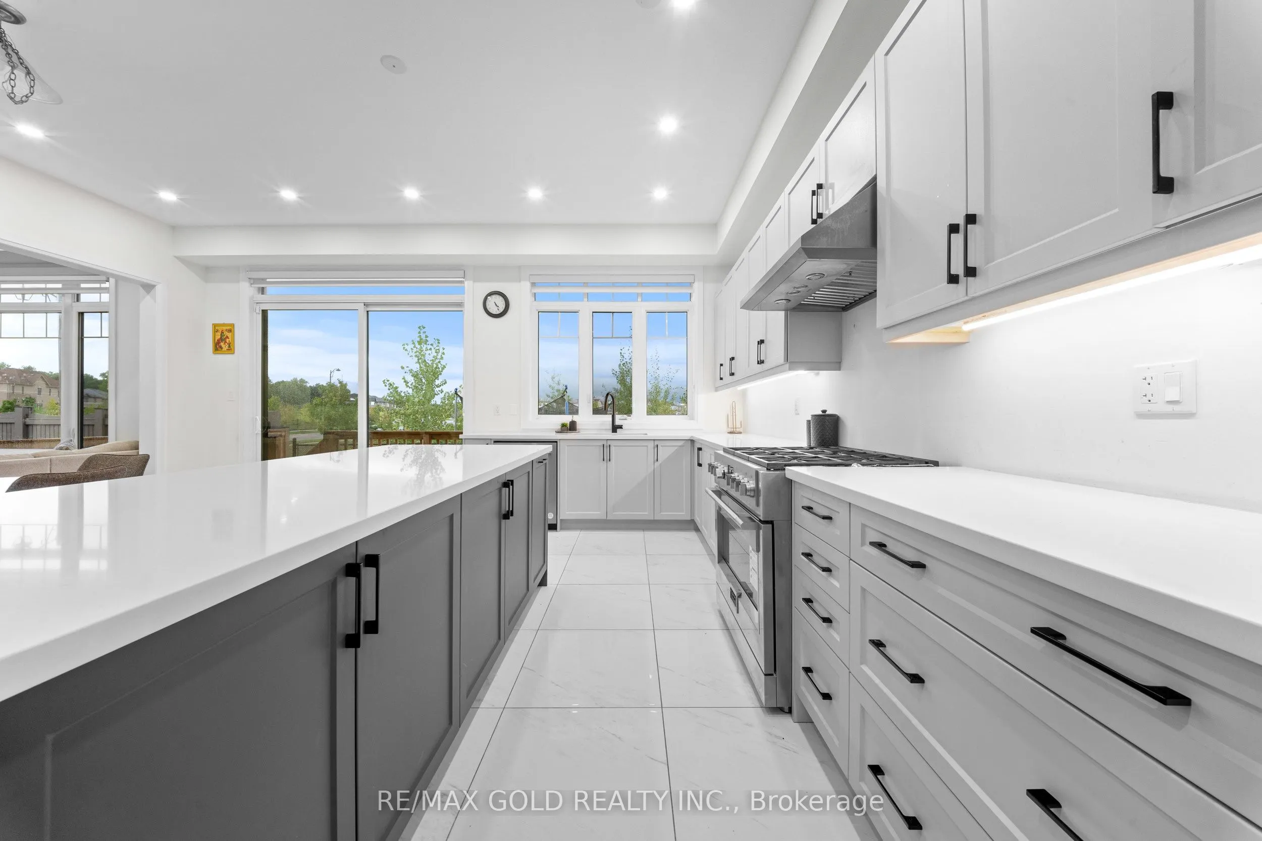 4 Madawaska Road