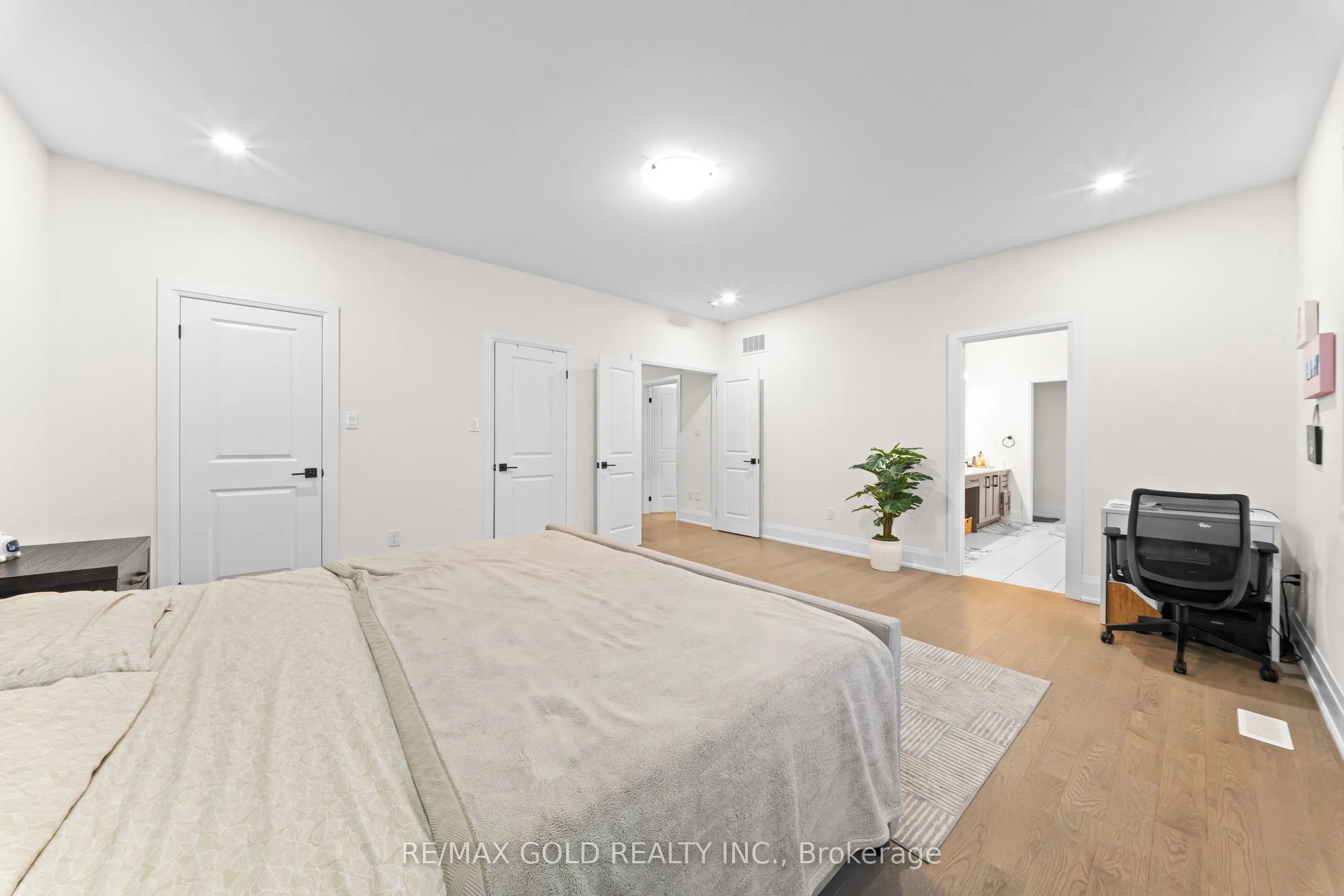4 Madawaska Road