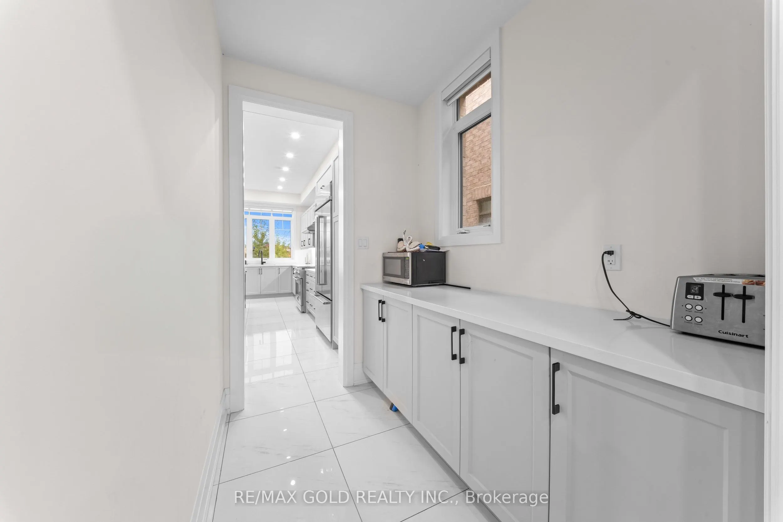 4 Madawaska Road