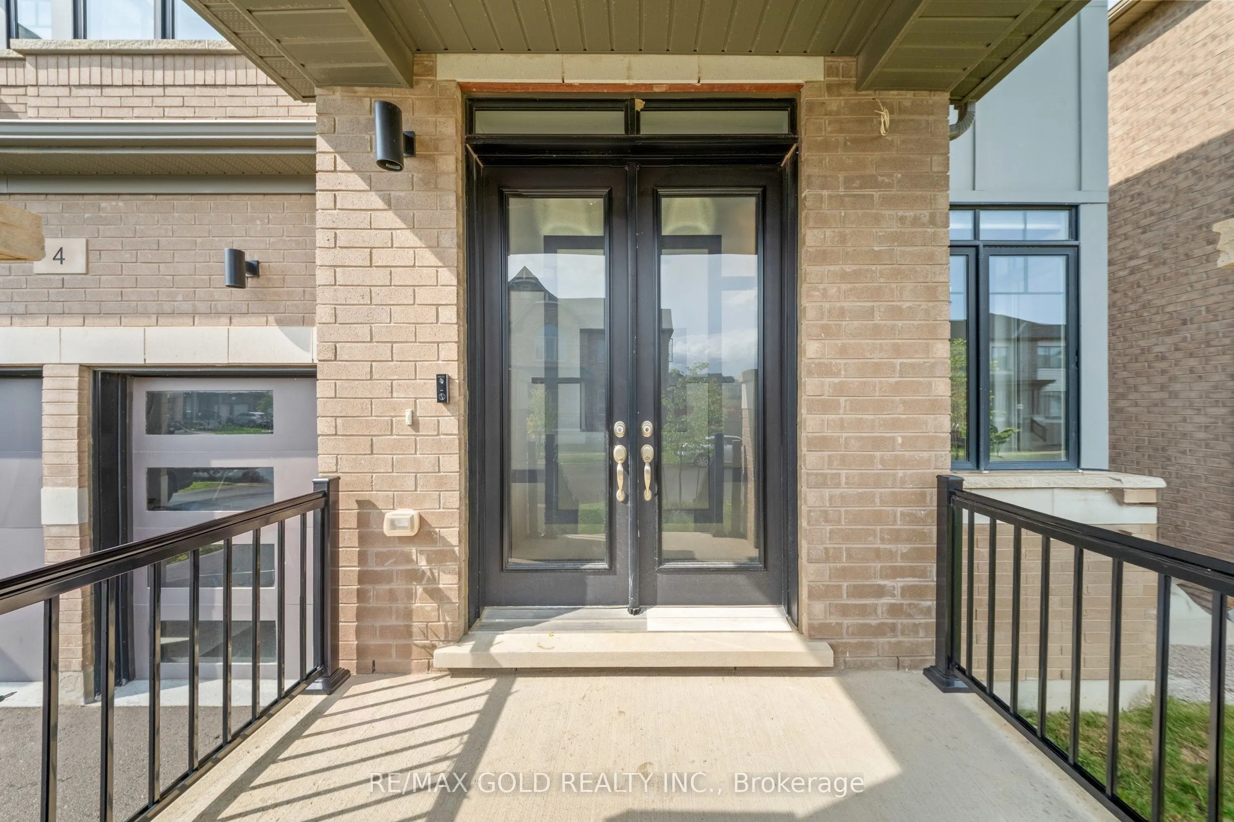 4 Madawaska Road