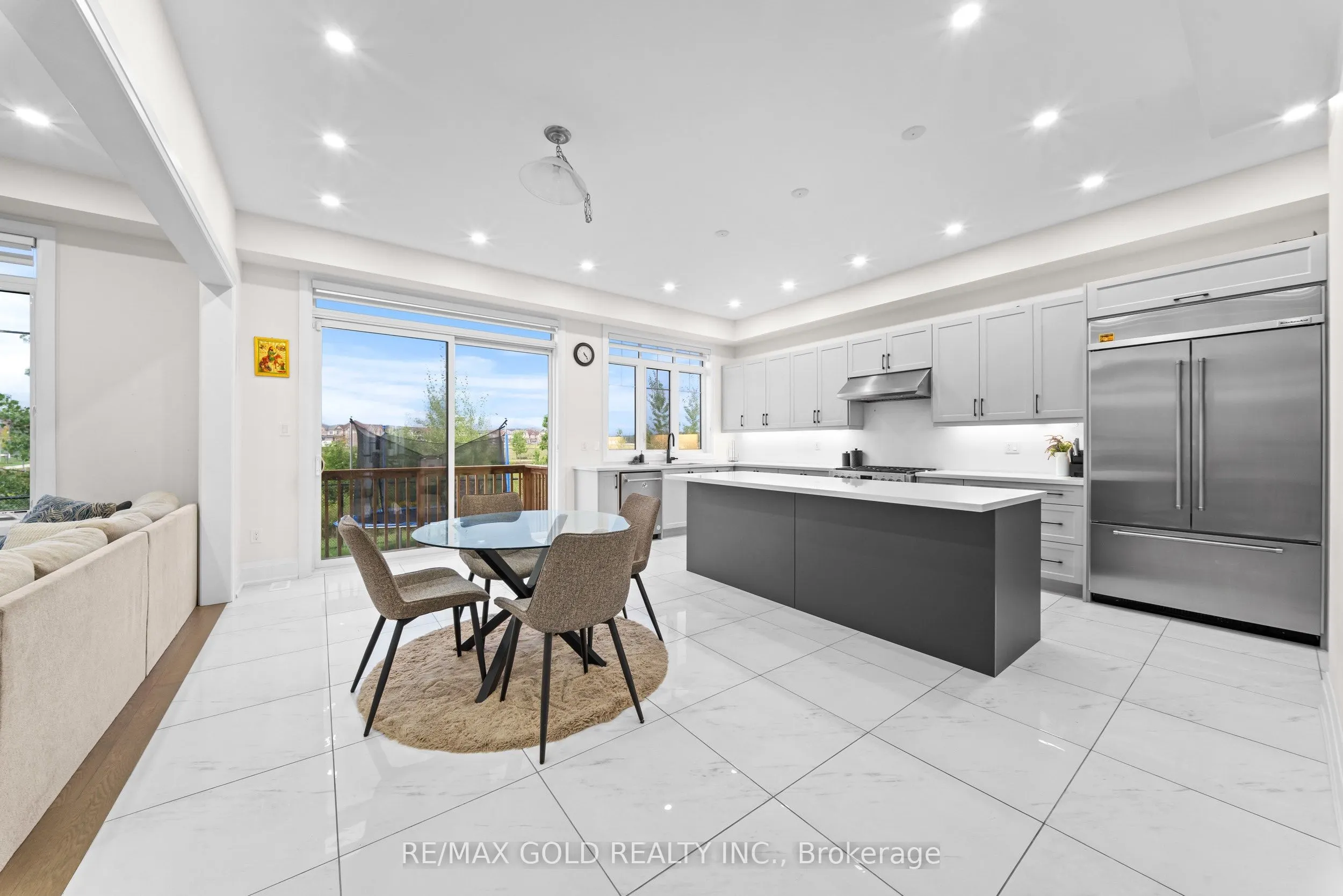 4 Madawaska Road
