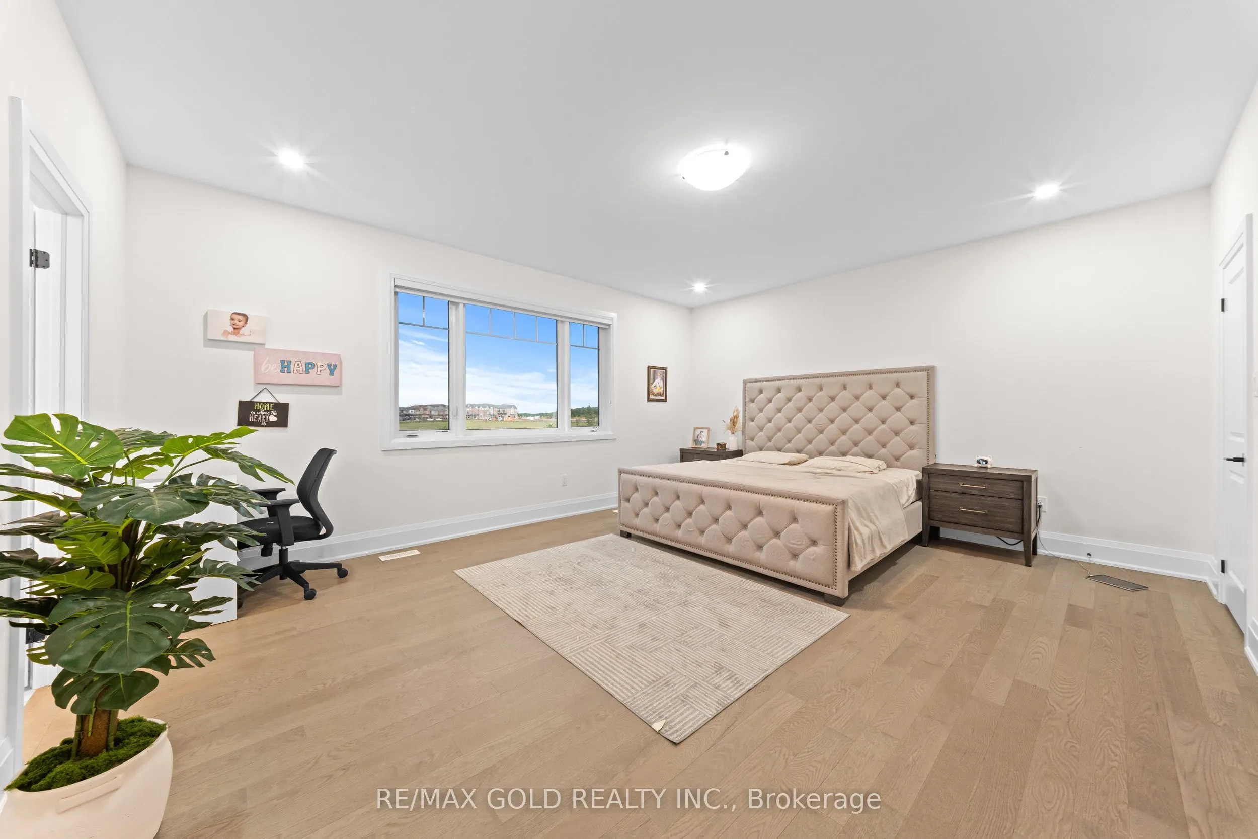 4 Madawaska Road
