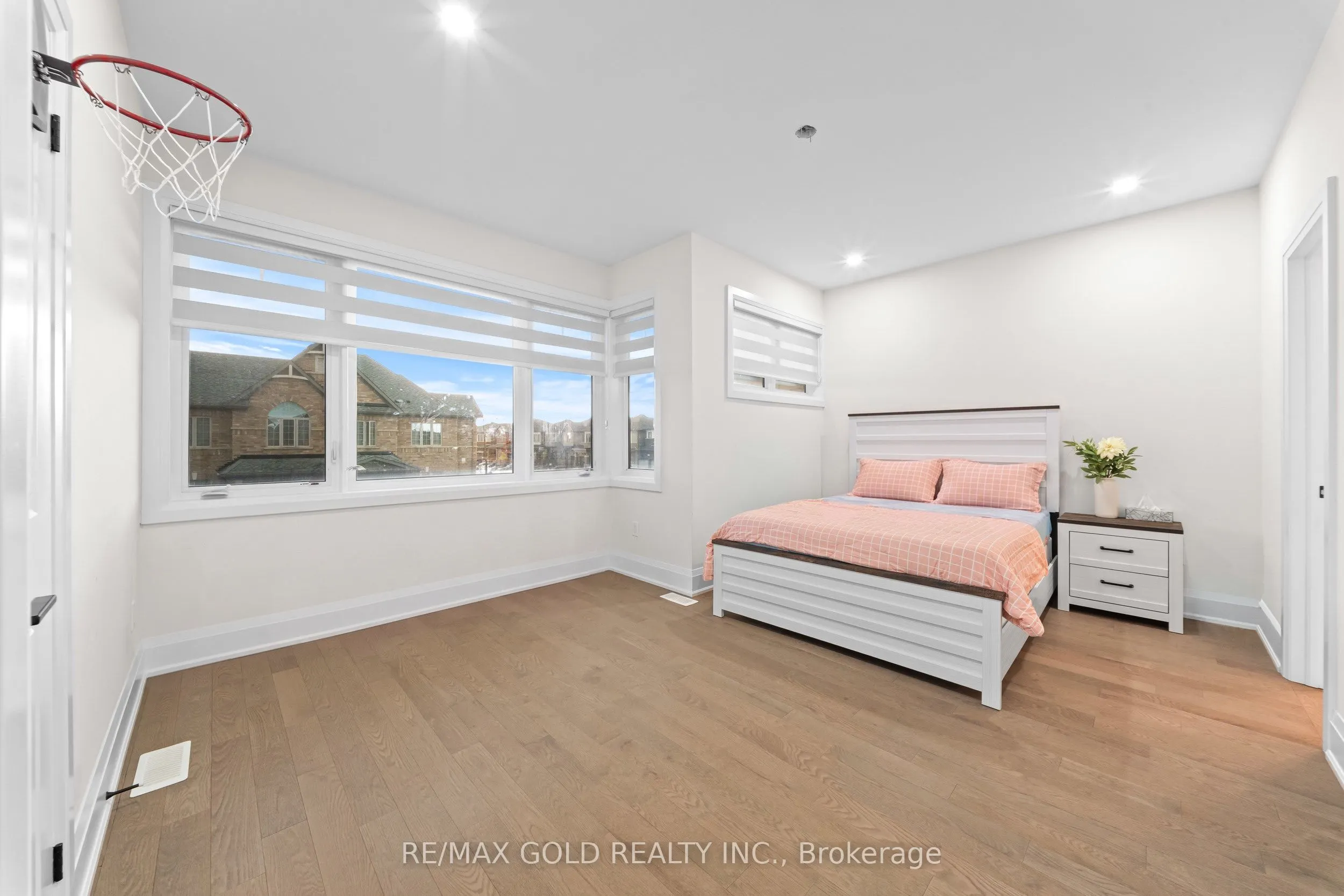 4 Madawaska Road