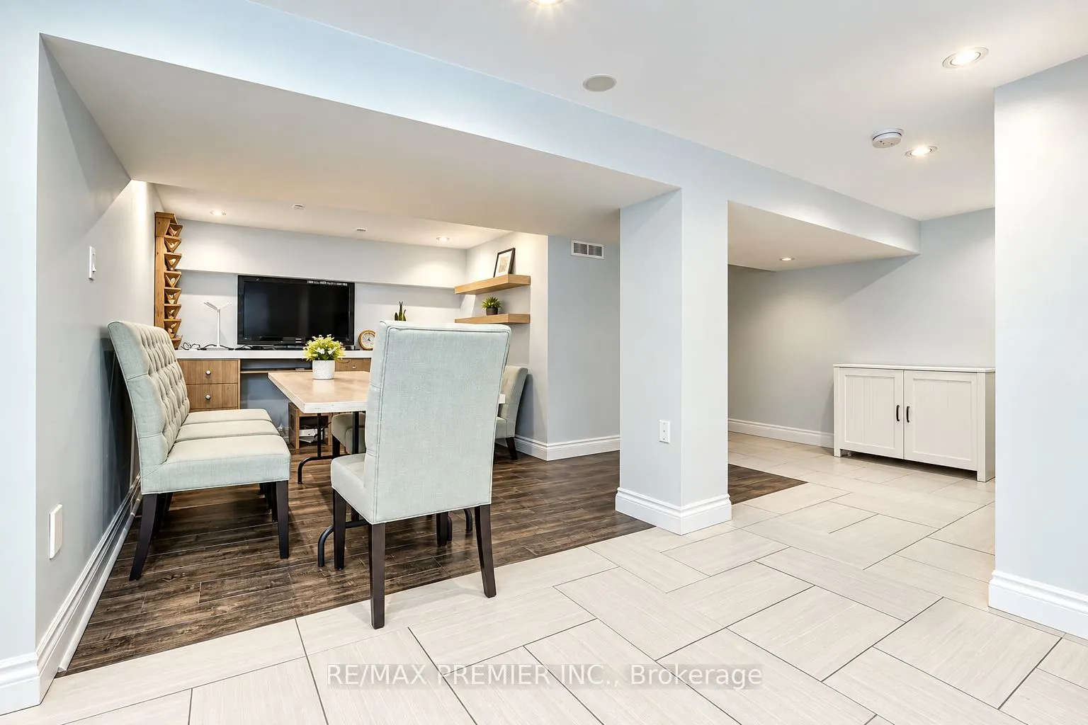 445 Selsey Drive