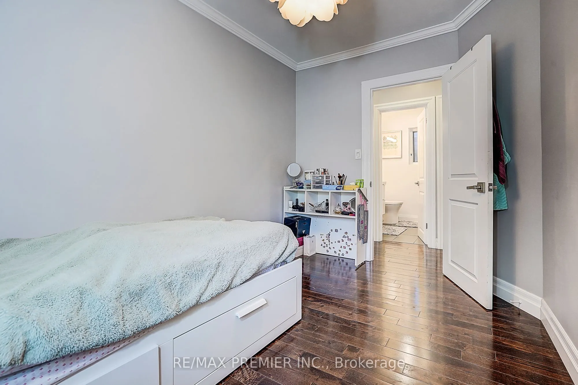 445 Selsey Drive