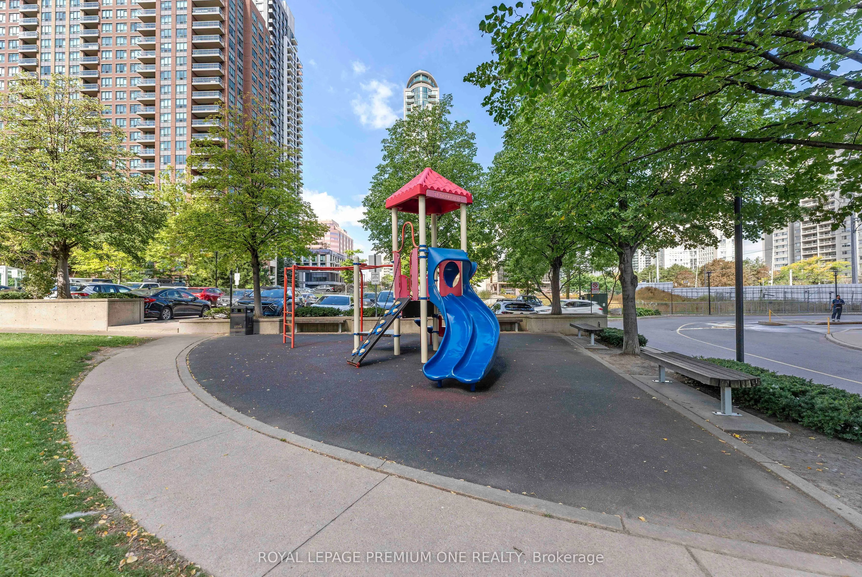 33 Elm Drive W #611