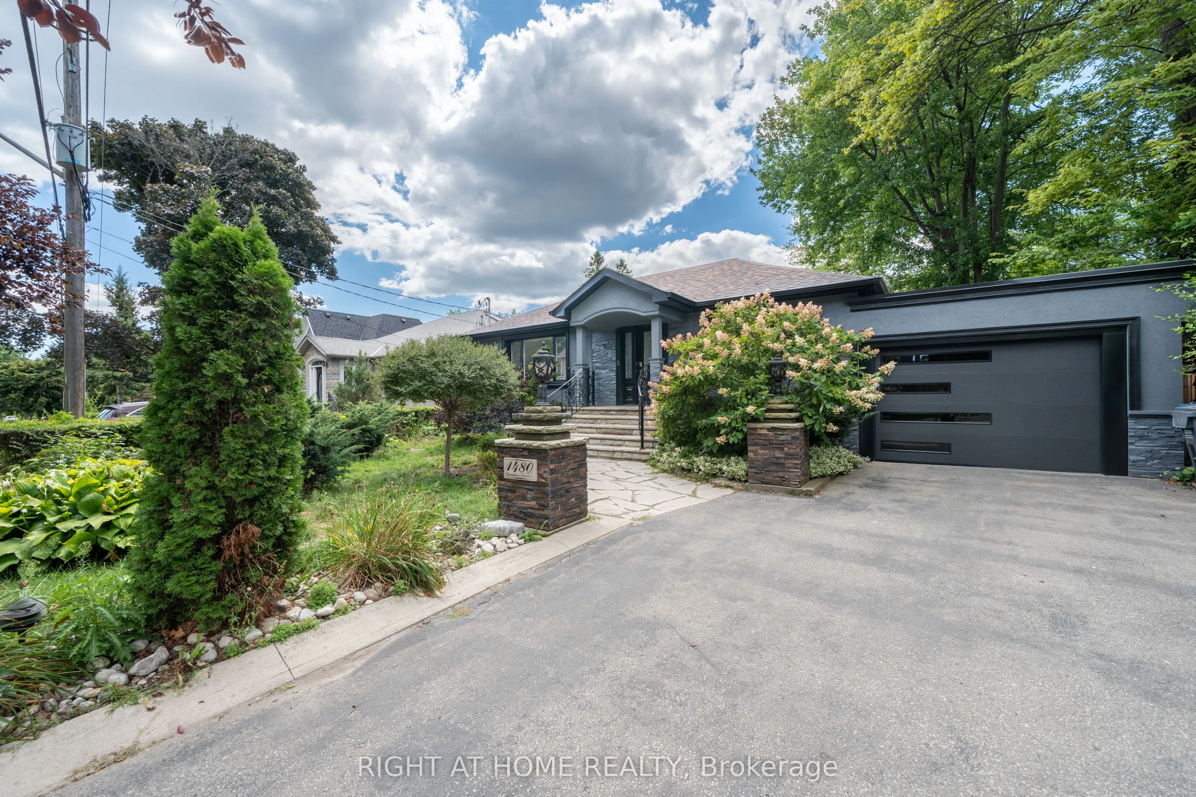 1480 Kenmuir Avenue