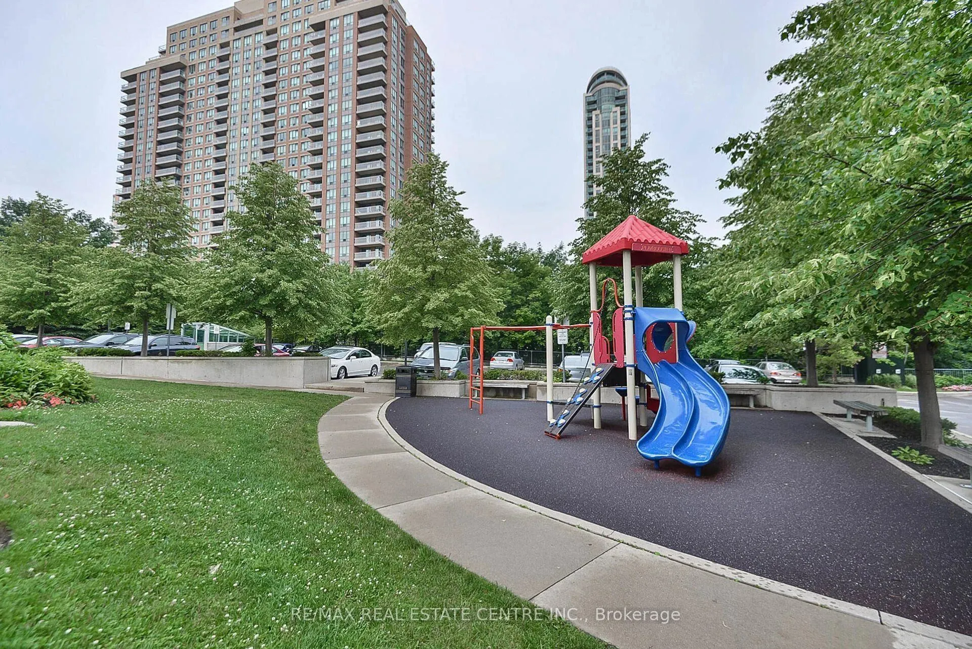 33 Elm Drive #1205