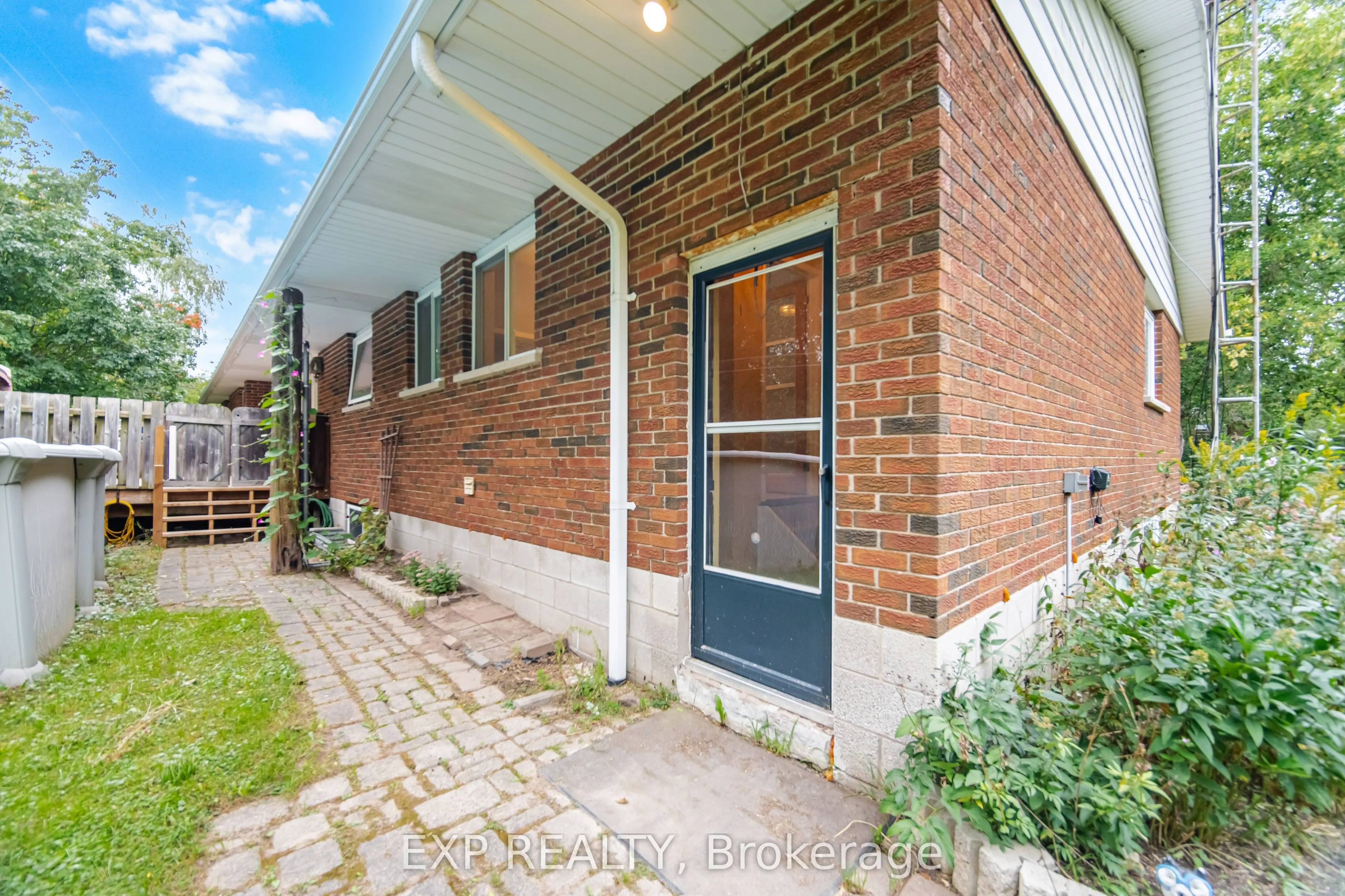 14367 Trafalgar Road N