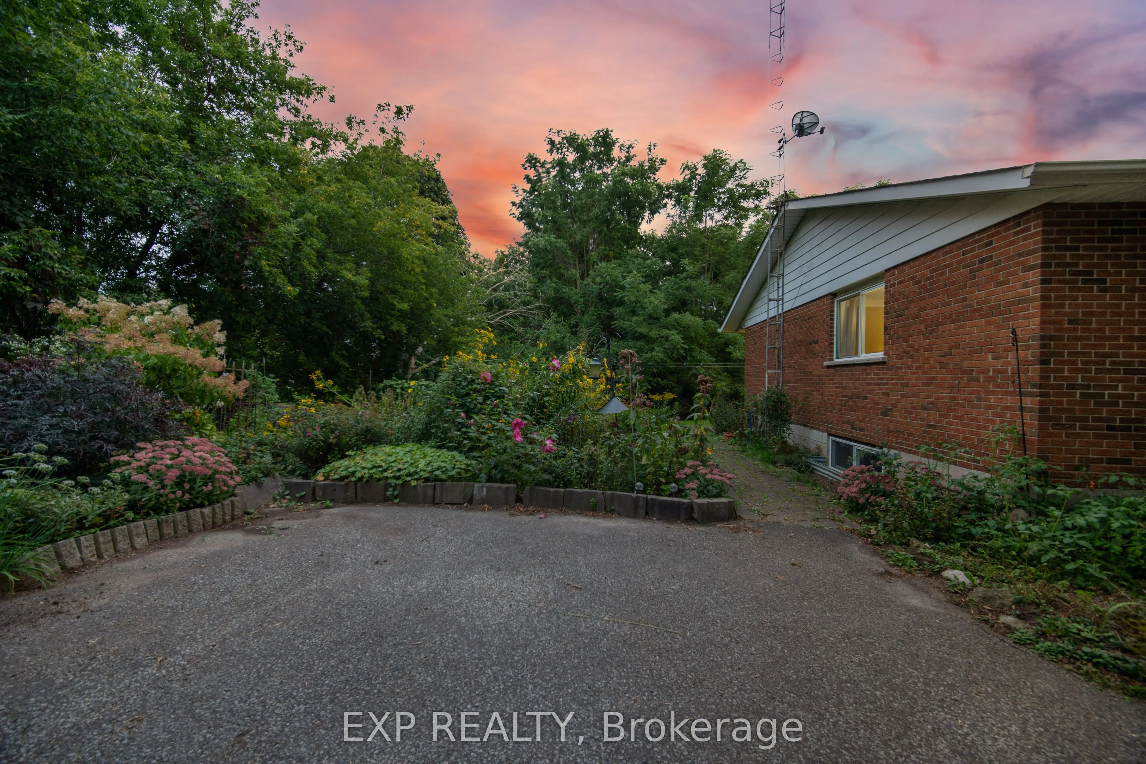 14367 Trafalgar Road N