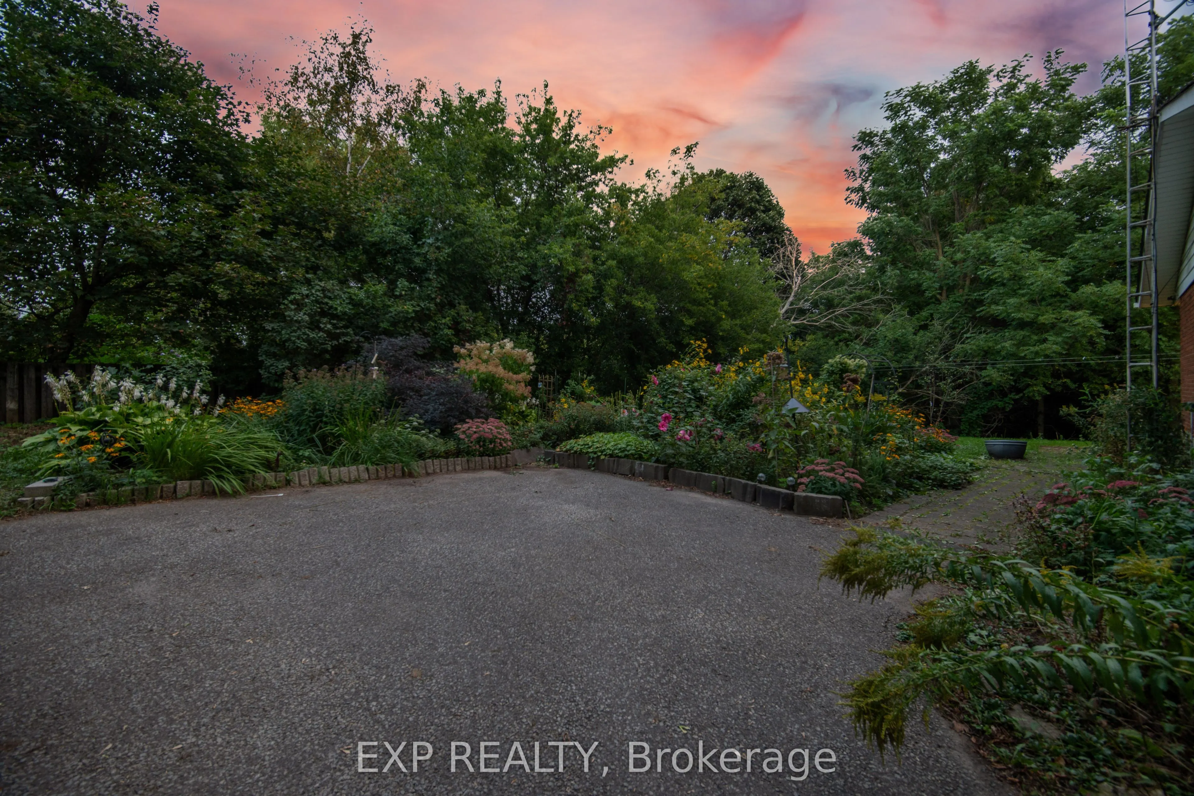 14367 Trafalgar Road N