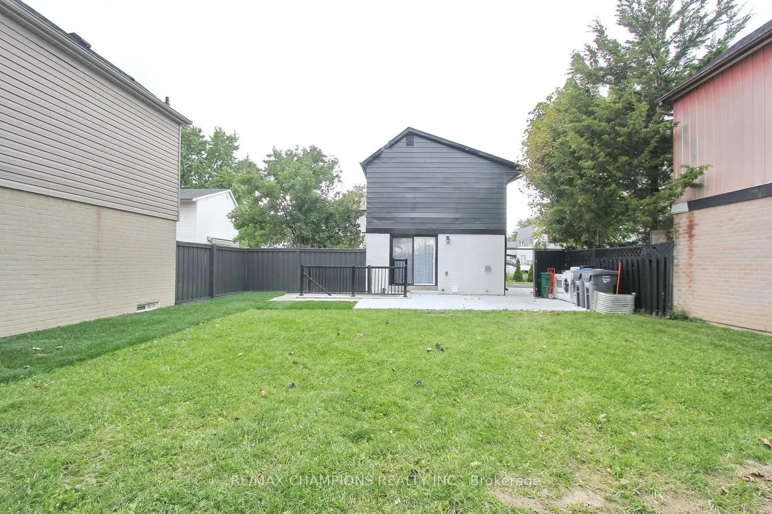 16 Glencairn Square