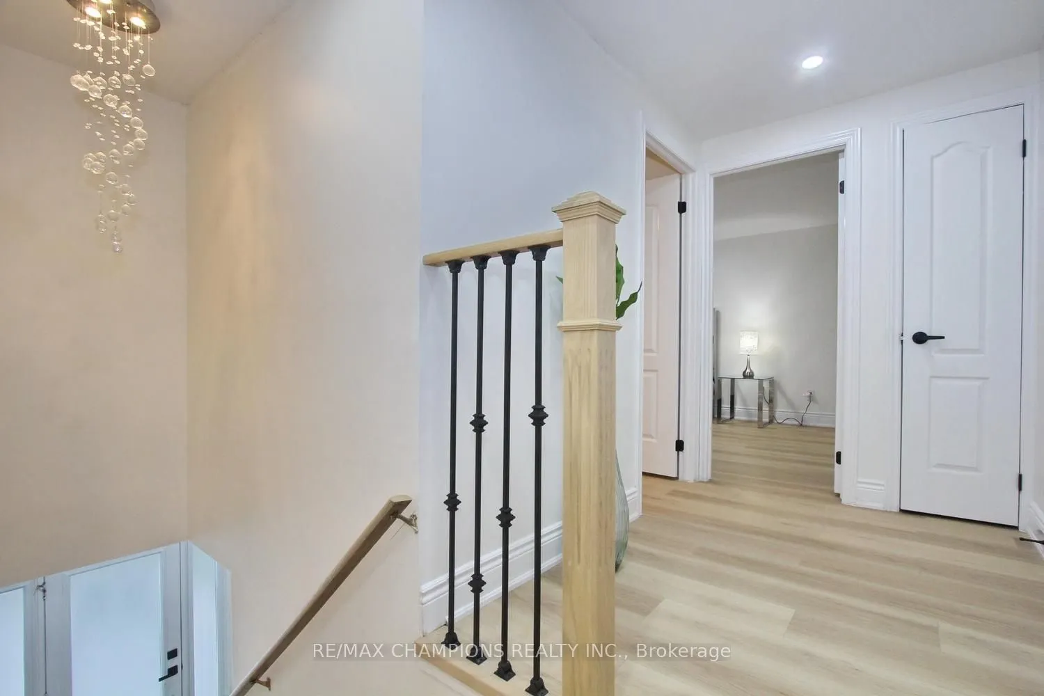 16 Glencairn Square