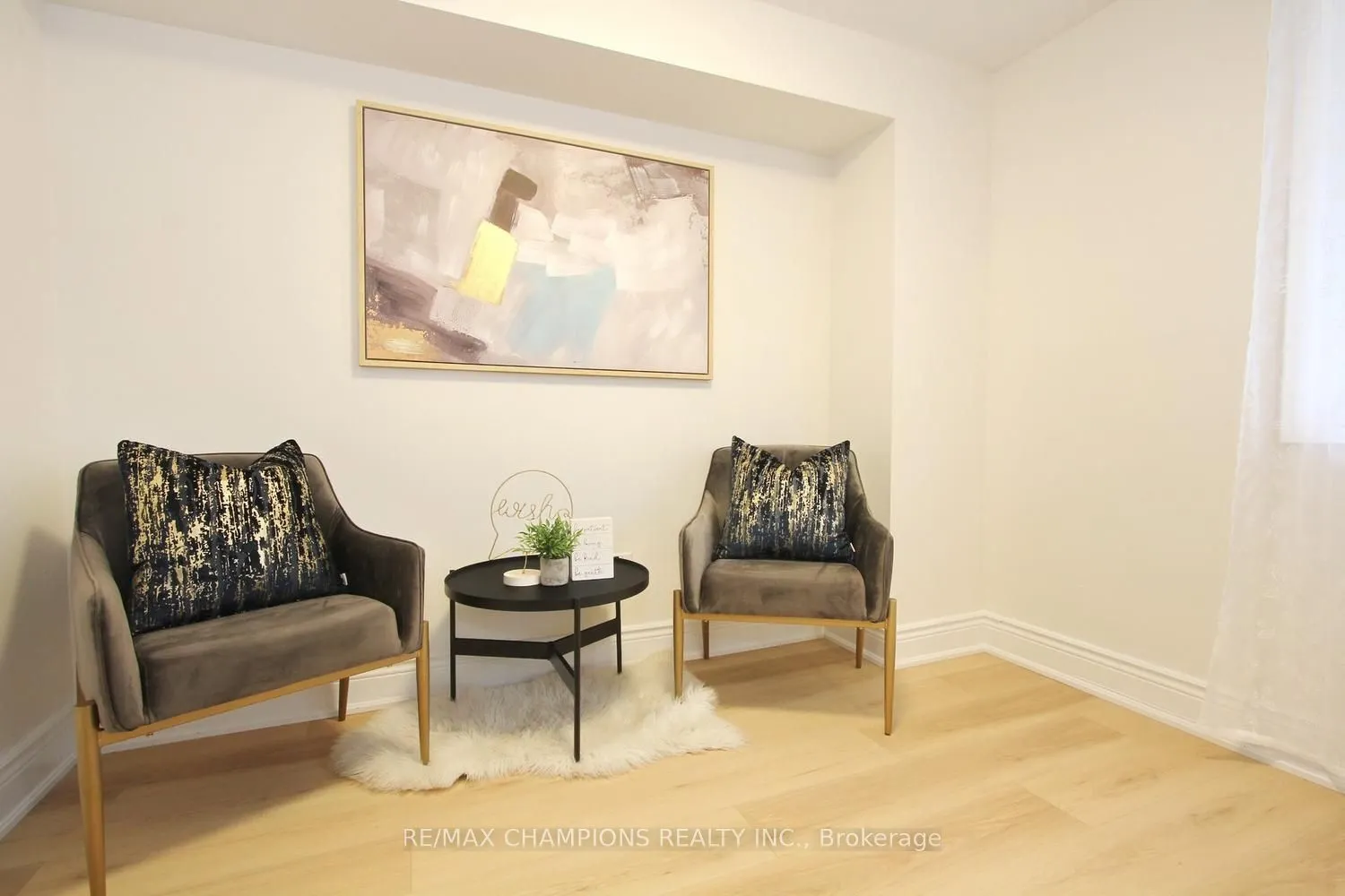 16 Glencairn Square