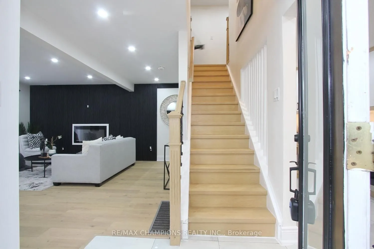 16 Glencairn Square