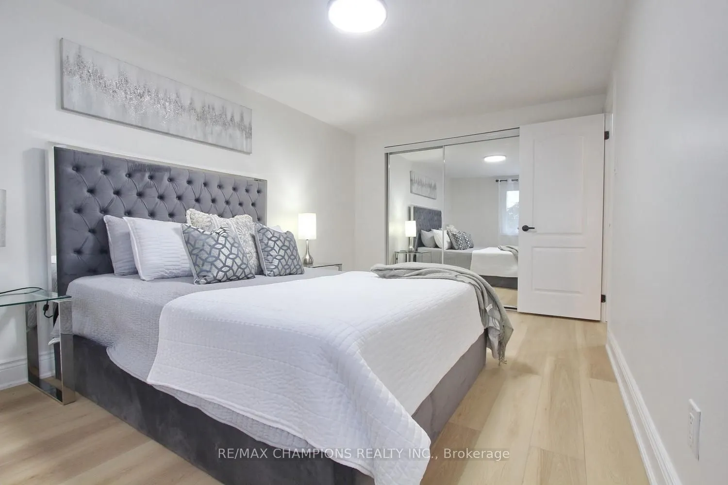 16 Glencairn Square