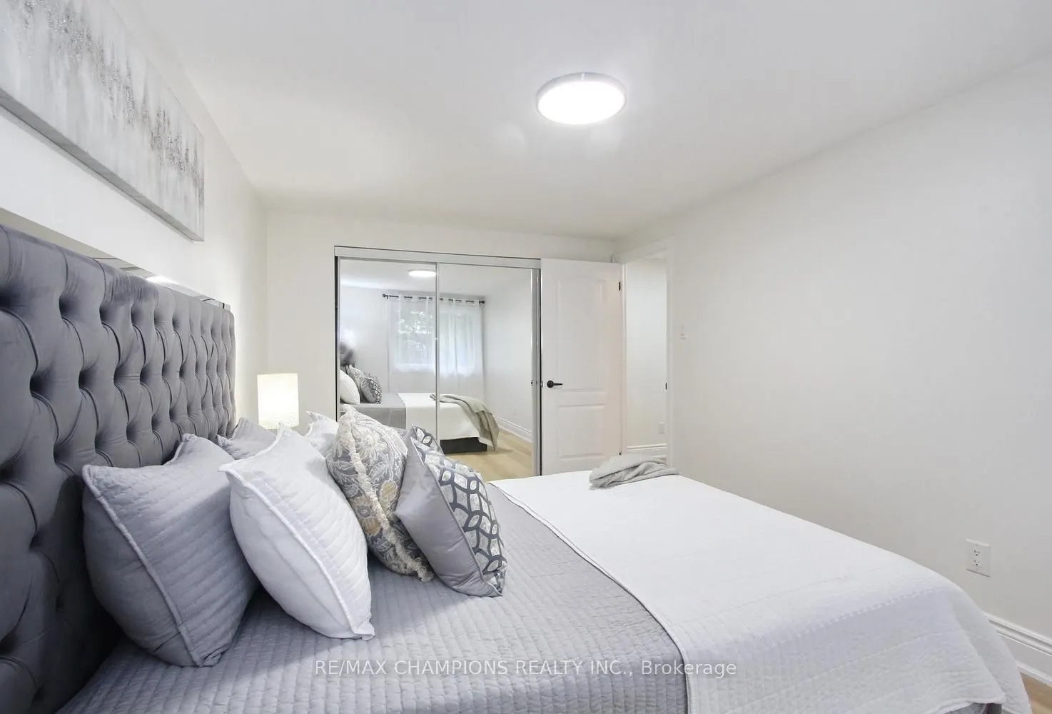 16 Glencairn Square