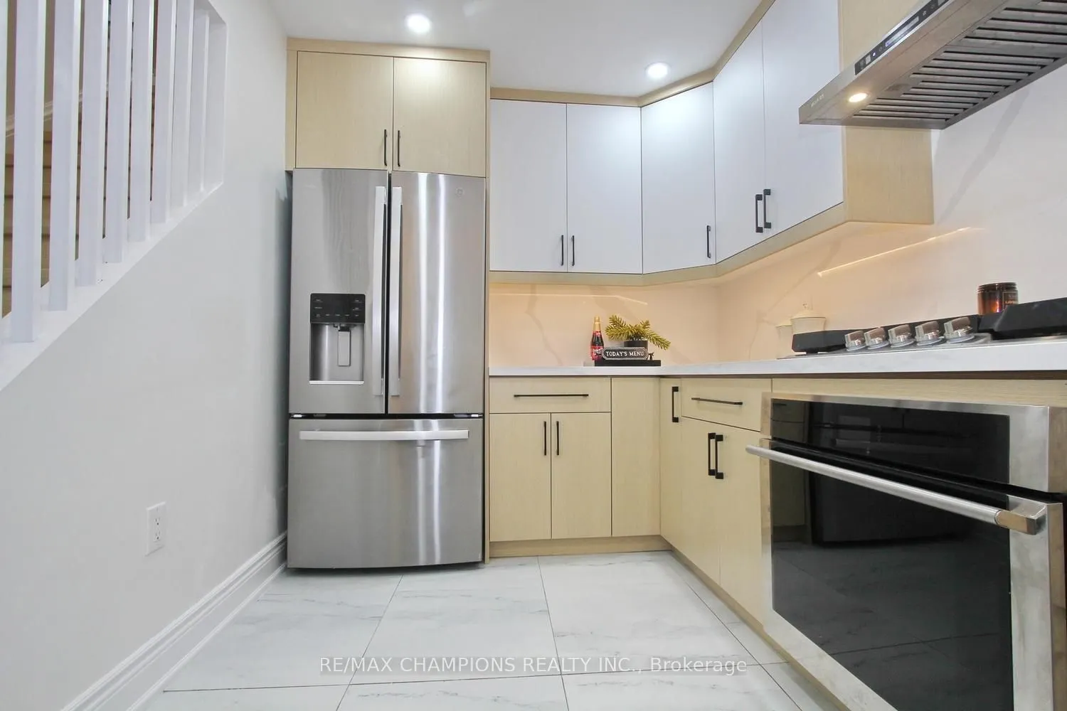 16 Glencairn Square