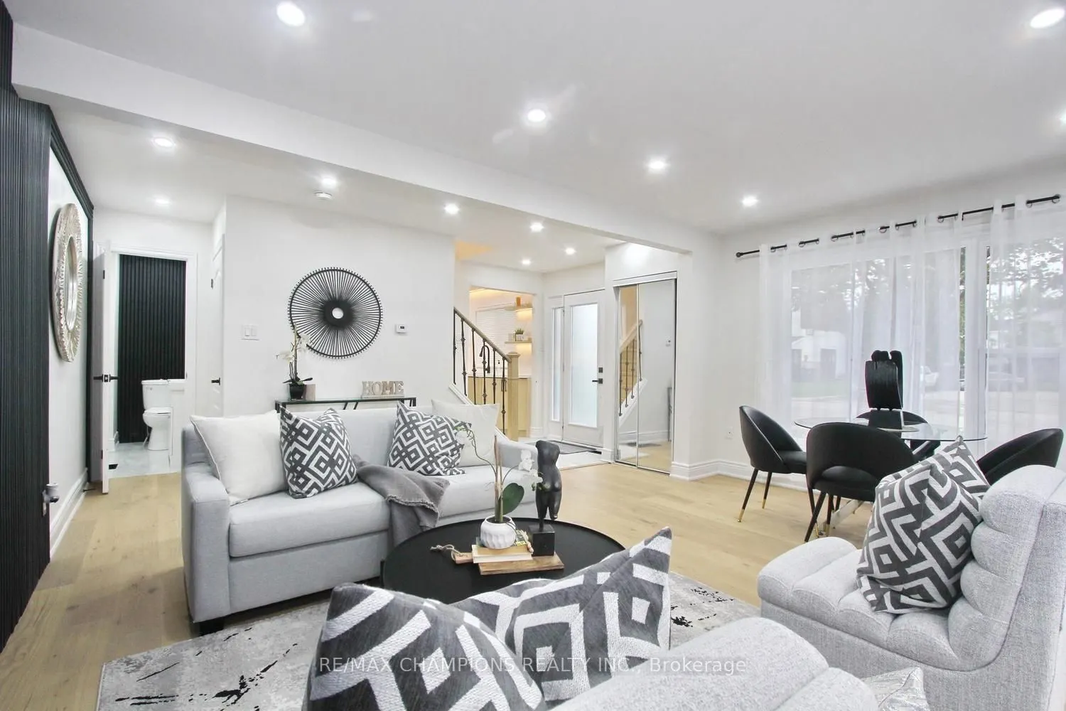 16 Glencairn Square