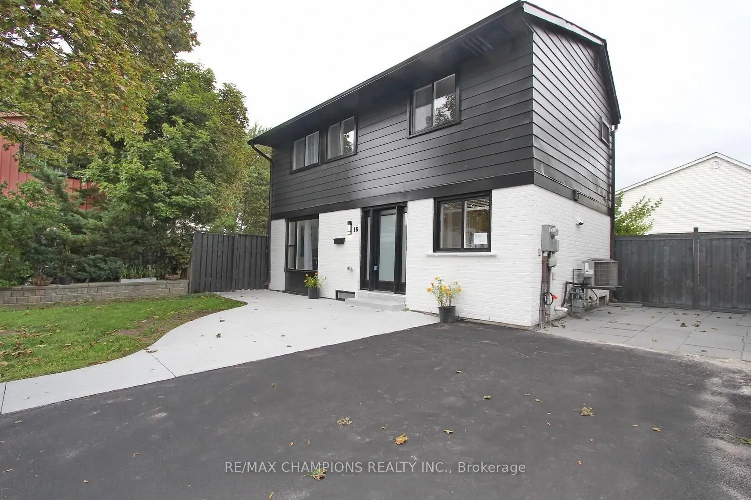 16 Glencairn Square