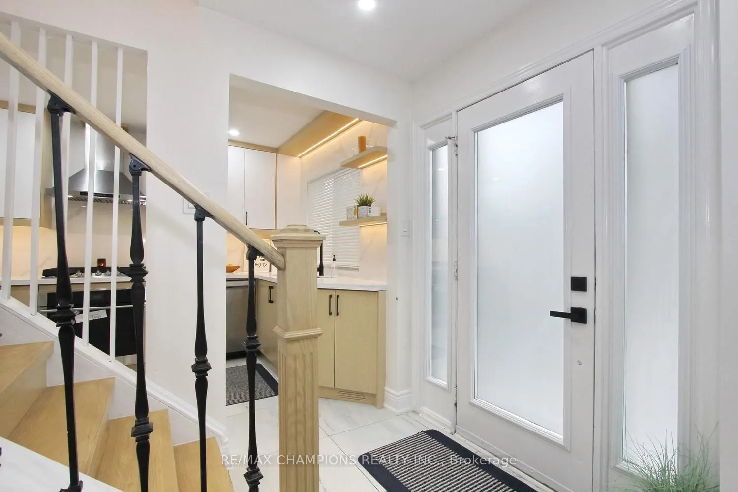 16 Glencairn Square