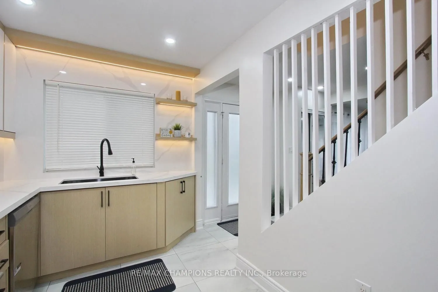 16 Glencairn Square
