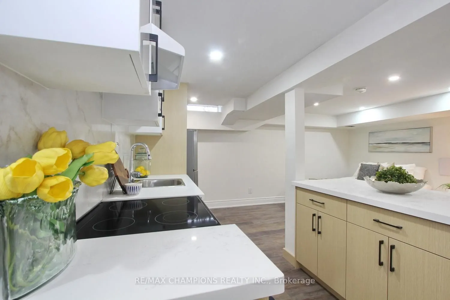 16 Glencairn Square