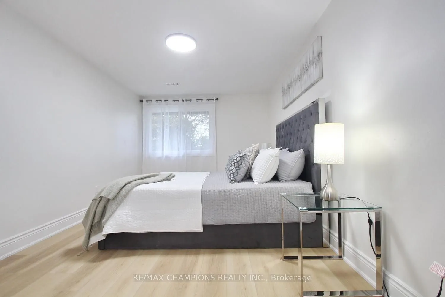 16 Glencairn Square