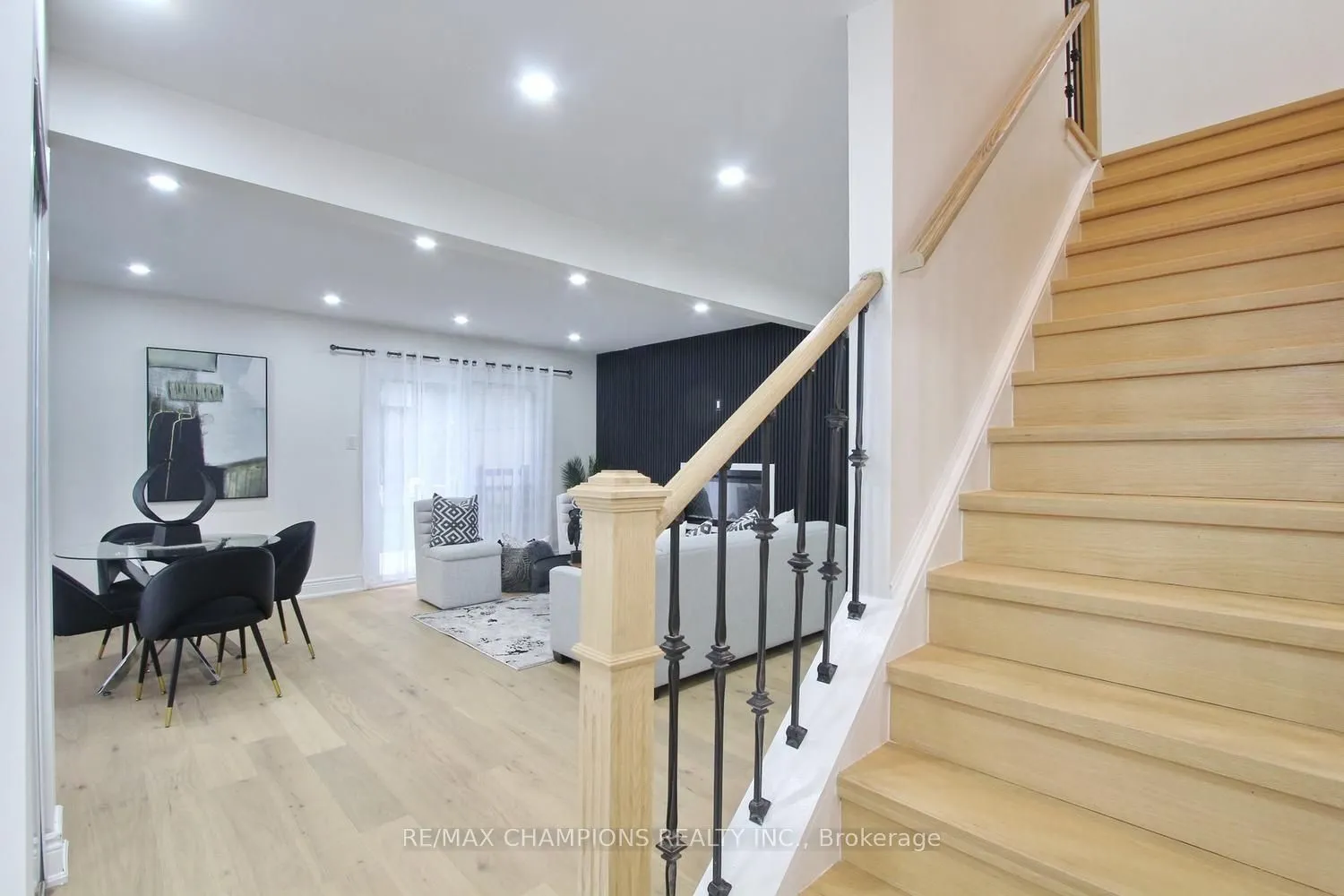 16 Glencairn Square