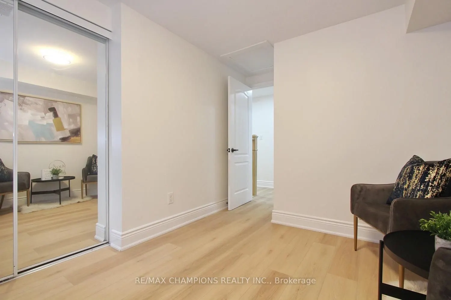 16 Glencairn Square