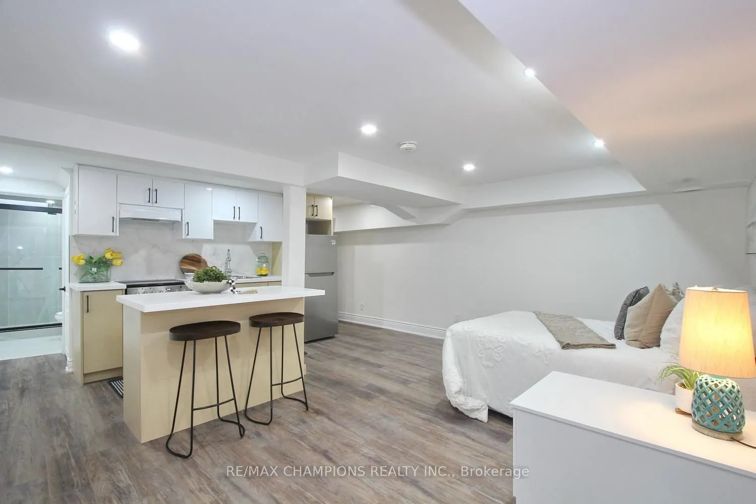 16 Glencairn Square