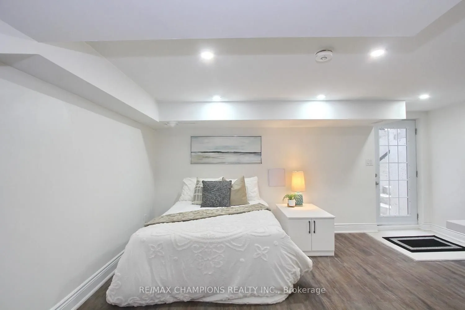 16 Glencairn Square