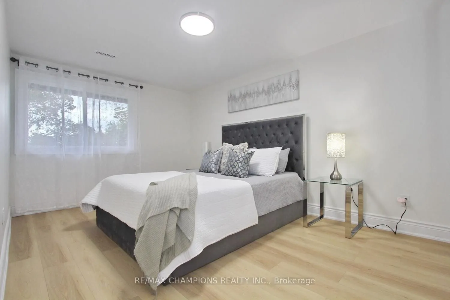16 Glencairn Square