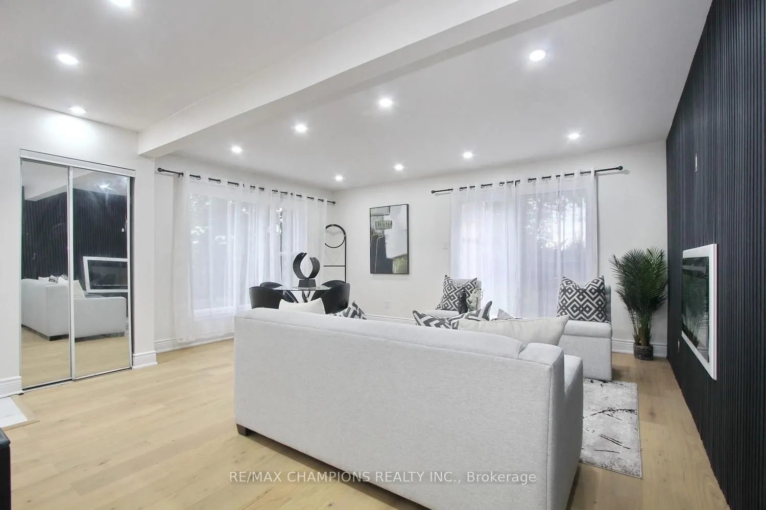16 Glencairn Square