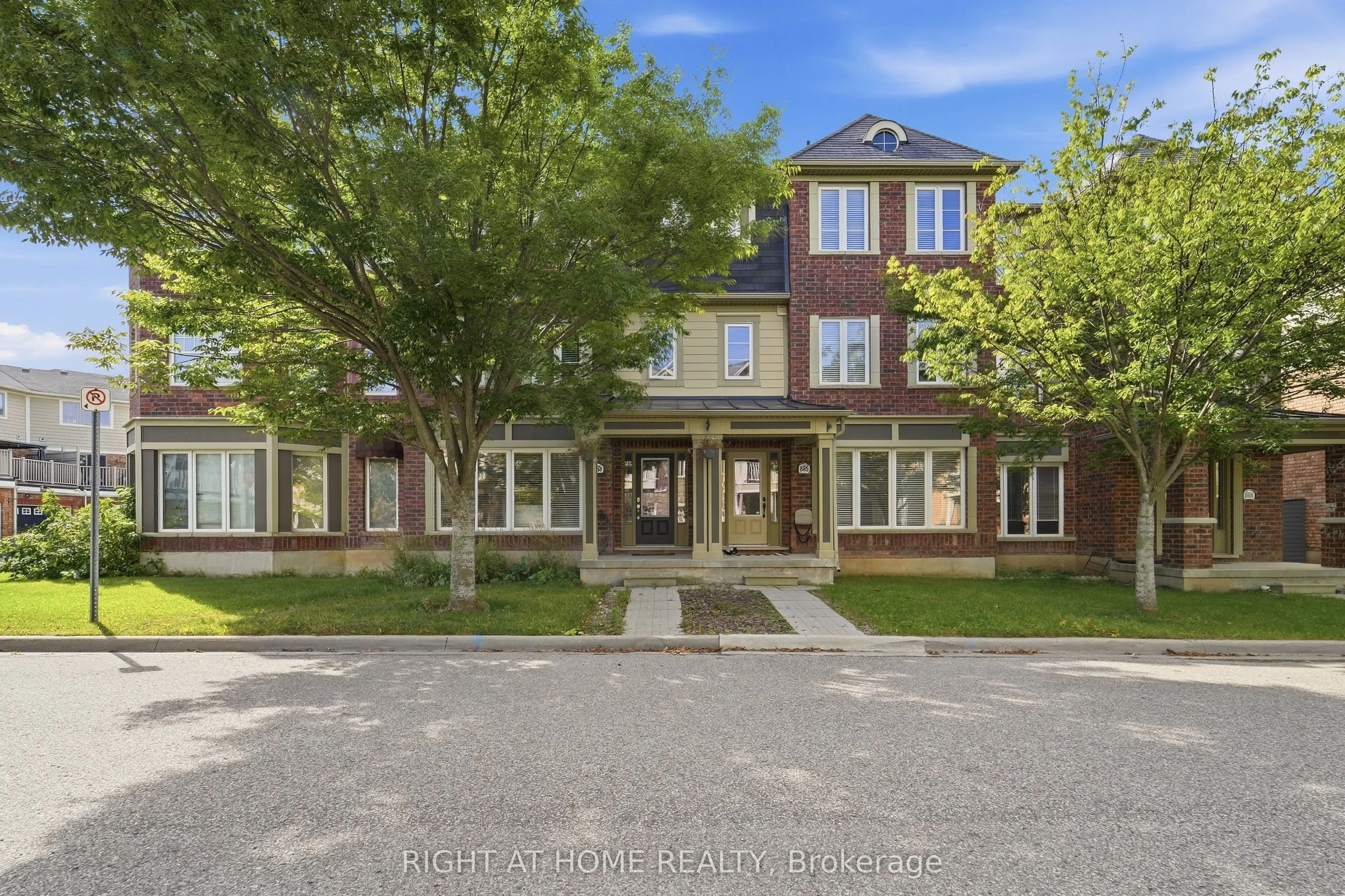 888 Jempson Path