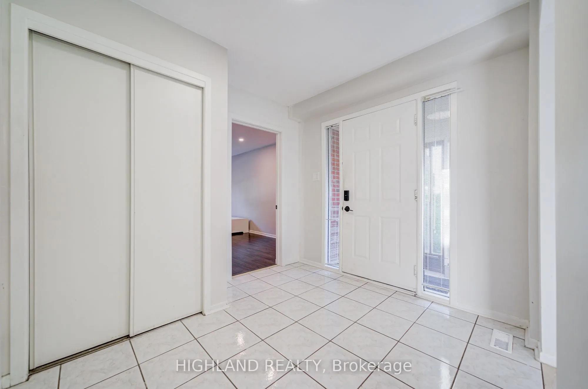 2032 Glenada Crescent