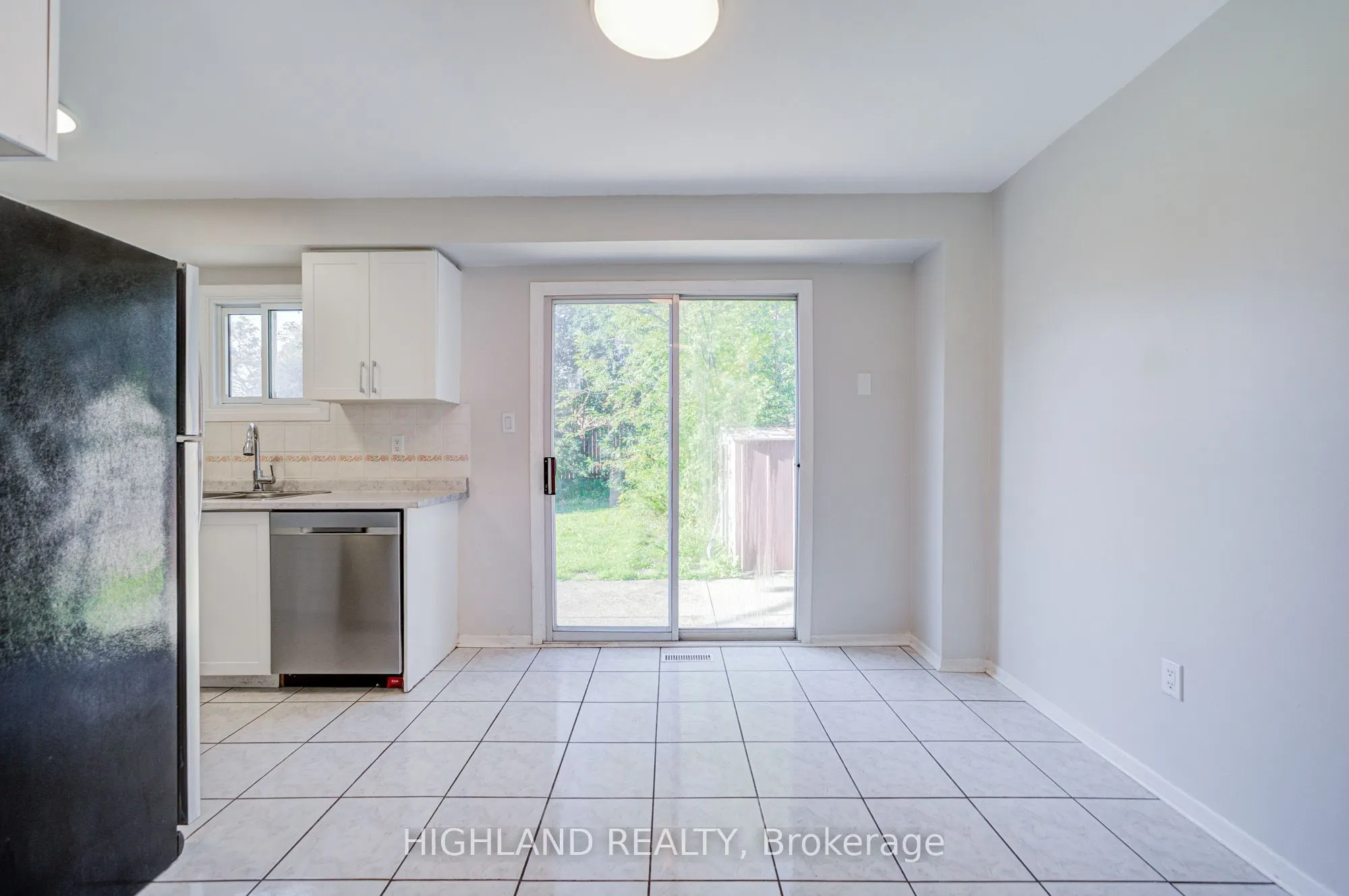 2032 Glenada Crescent