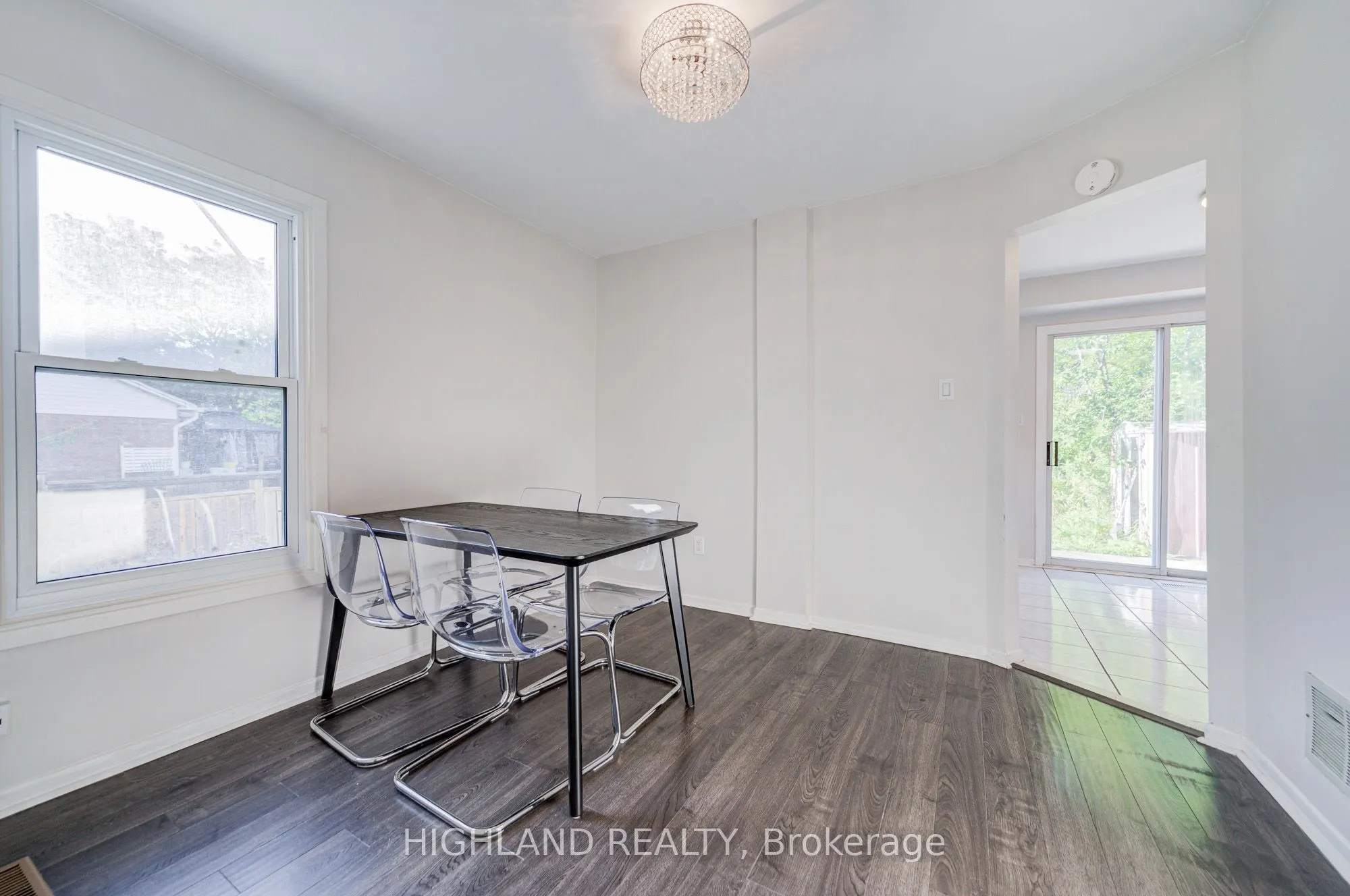2032 Glenada Crescent