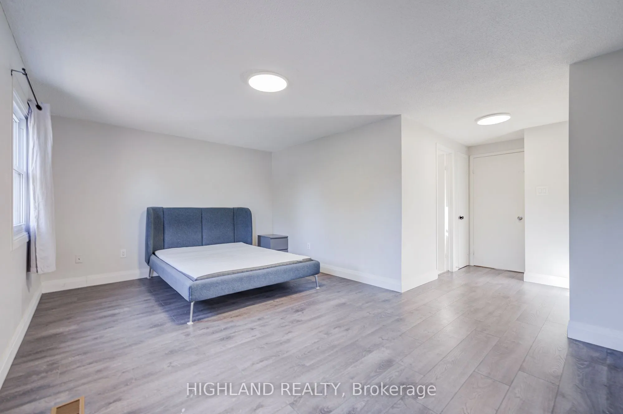 2032 Glenada Crescent