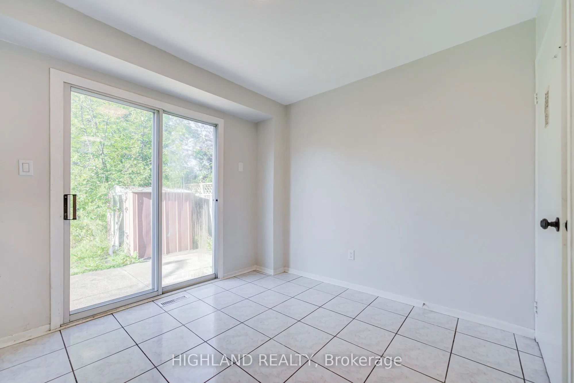 2032 Glenada Crescent