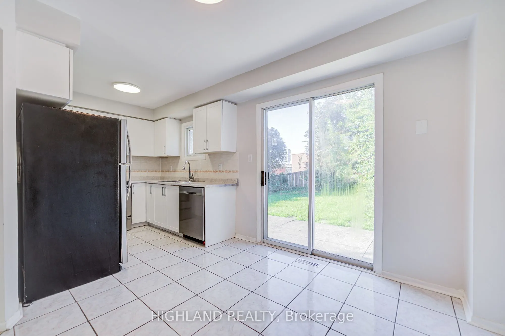 2032 Glenada Crescent
