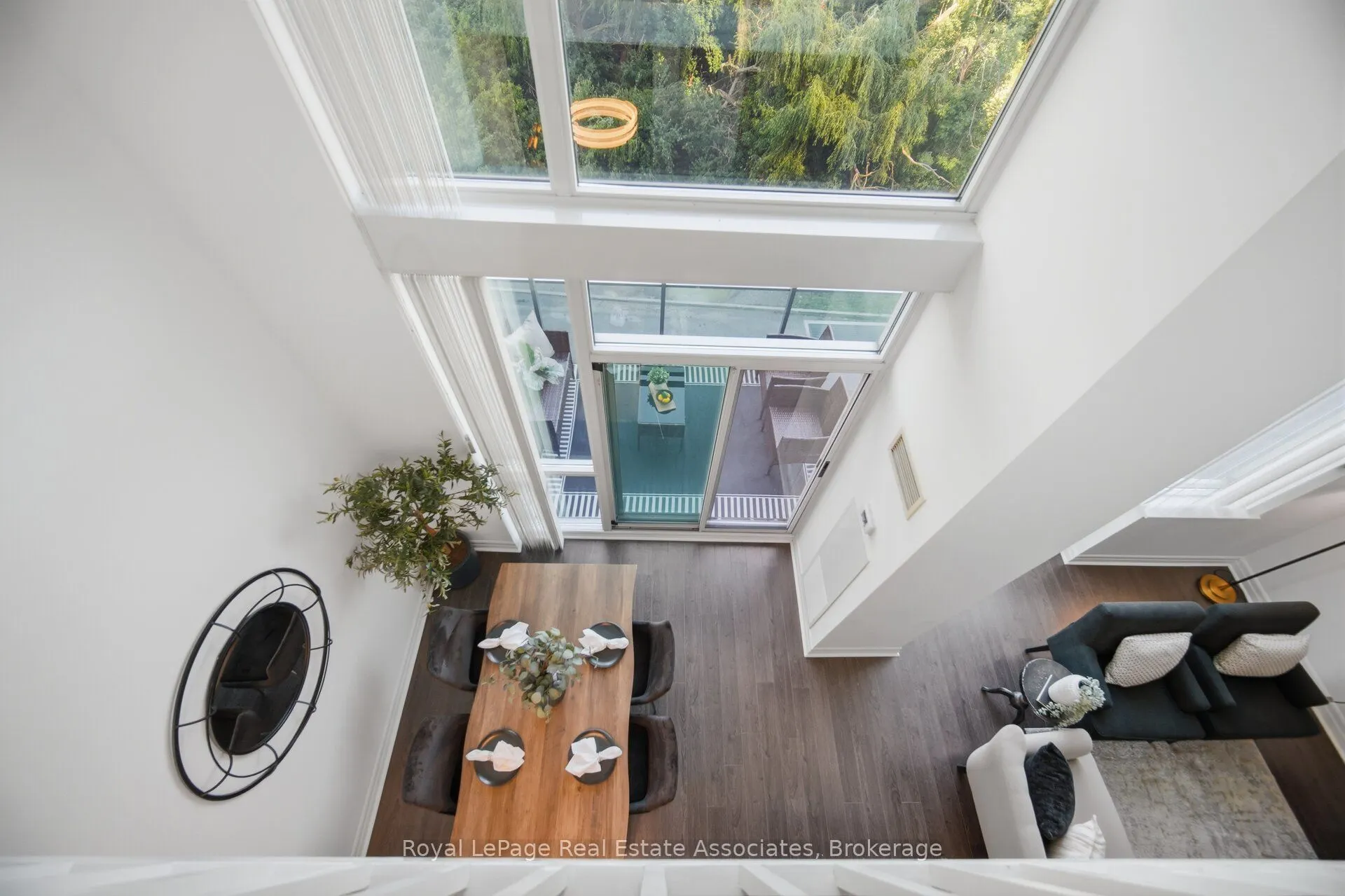220 Burnhamthorpe Road W #305