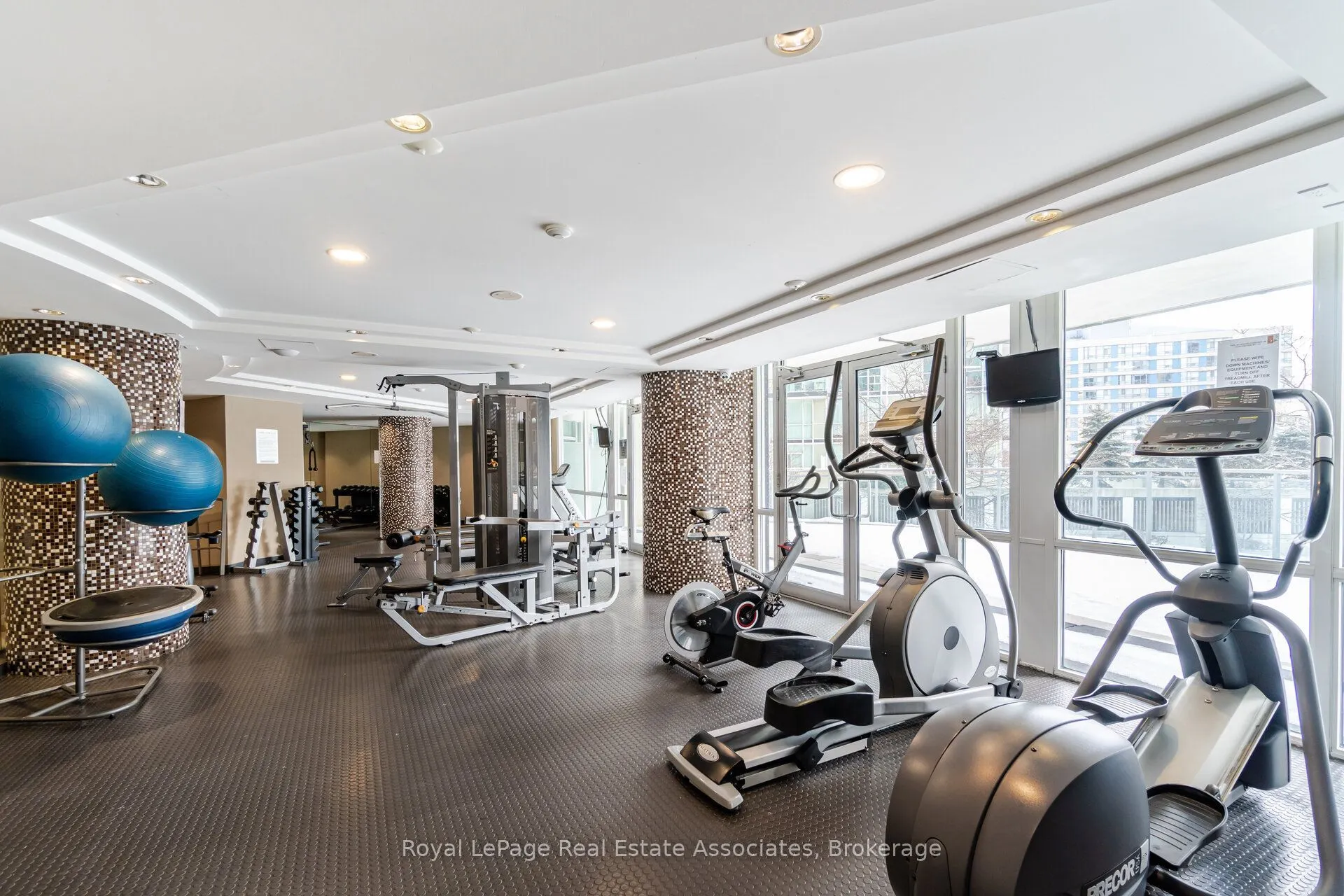 220 Burnhamthorpe Road W #305